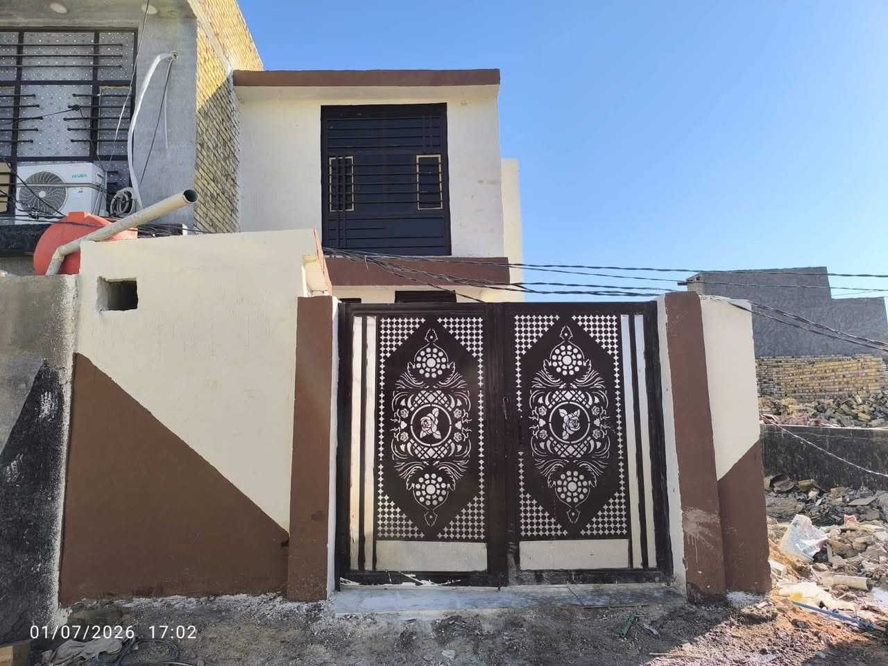 المساحه ١٠٠
السعر ٤٩
البناء طبقين 
يحتوي على غرف نوم عدد 2 
 استقبال مطبخ  مجمعات صحيات 
عدد 2 
البناء طابوك صب كونكريت 
طابو زراعي سند ٢٥ كامل 
العنوان بابل ابو خستاوي بجهت المرور عمود 42  الشارع الغسل
ملاحظه البيت  فارغ محد ساكن بي
البيت كامل 
اليشتري مباشر يستلمه ***********
 لا مراوس ولا اقصاد حلة, بابل
