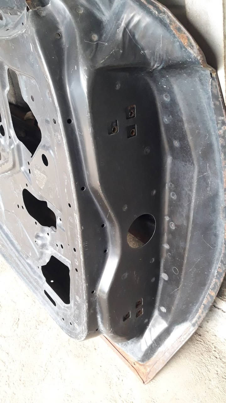السلام عليكم للبيع باب سايق كاديلاك جديده غير مستخدمه يعني مامشدوده على سياره ترهم من 80 الأ 92 ما اجتي بسامير مال التريشه الجوه الامرايه يعني ابلاديه السعر 400 الف وبيها مجال مكاني بغداد أبو دشير 
*********** 📞
