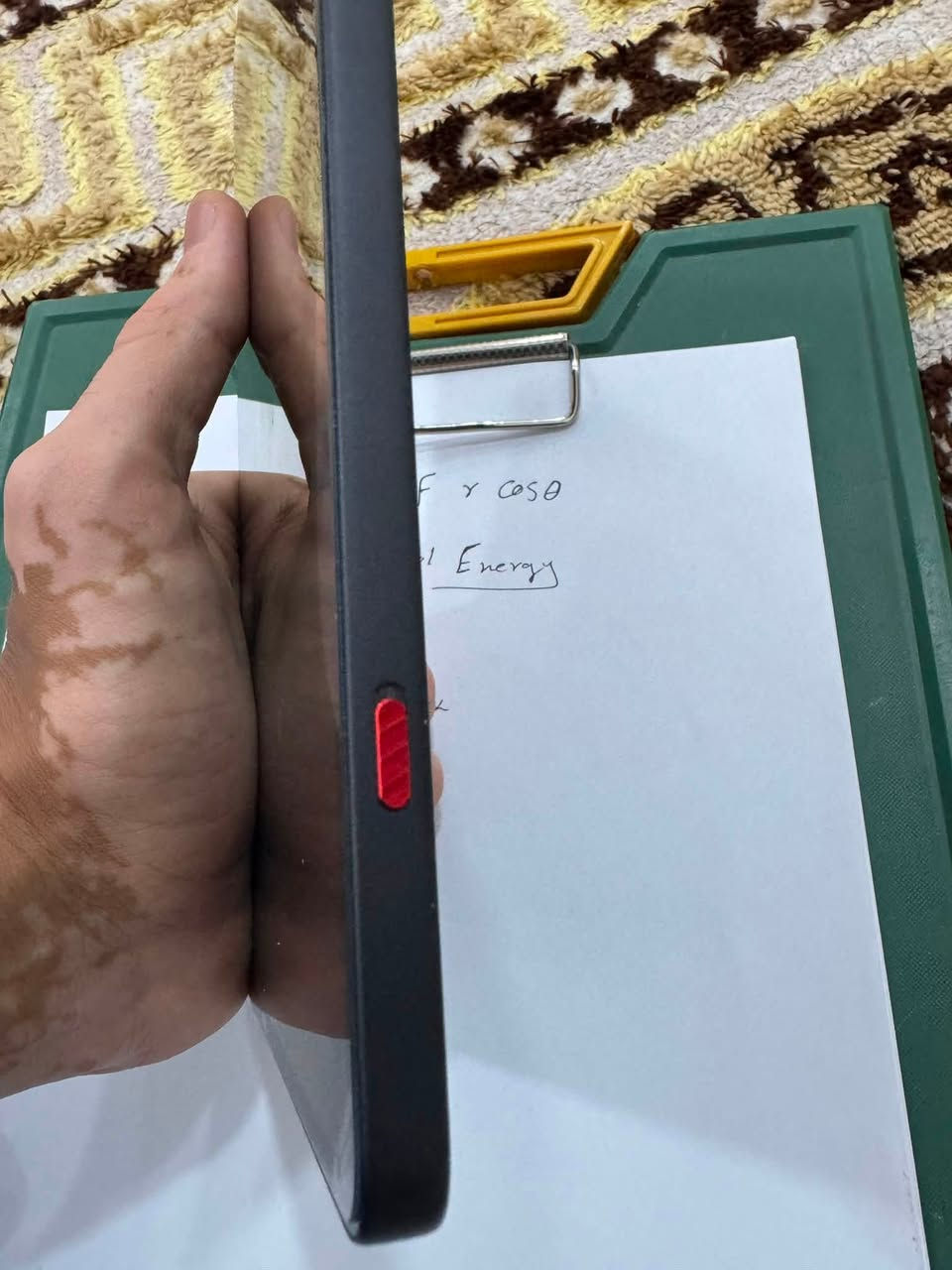 السلام عليكم ايباد ريد ماجك استرا للبيع الجهاز نضيف كلش معدل تحديث الشاشه 165Hz 
الذاكره 512 العشوائيه 16 
الجهاز استعمال قليل كلش ملحقاته الكرتونه والكيبل الاصلي وكفر حمايه
 سعره 980 الف وبي مجال بسيط 
مكاني البصره الطوبه والنخيله 
ما عندي توصيل اعتذر رقمي ***********
