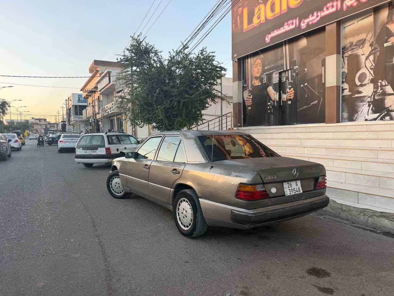 سيارة للبيع مارسيدس E300 رقم صلاح دين مشروع وطني محرك محور 2500بطة سعر 35مجال رقم هاتف *********** كركوك, العراق
