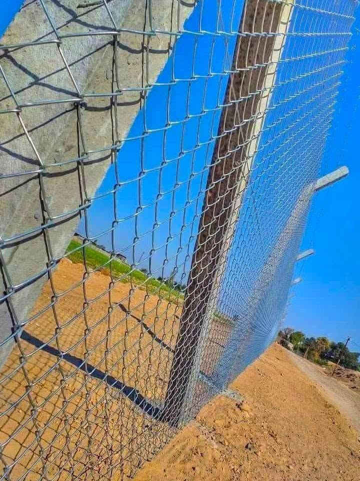 لا توجد تفاصيل

نص مكتوب في الصور:
- ***********