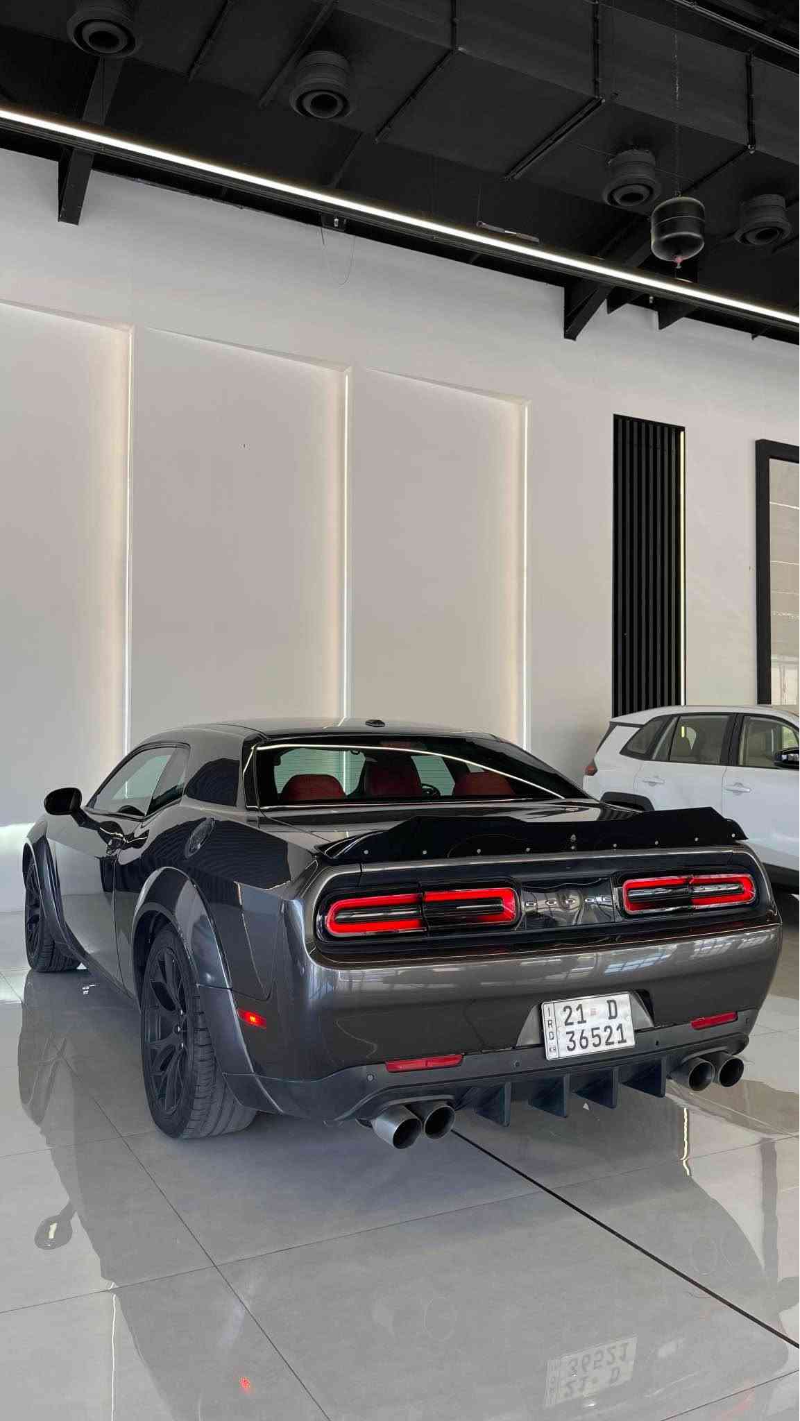 سڵاوتان لێبێت ئازیزان Dodge Challenger RT مۆدێل ٢٠١٩ ، سەیارەکە تەنها 70,000Km ڕۆشتووە گێڕ و مەکینەی بەشەرت ڕەقەم و تەحویل هەمووی بەشەرت مەکینەی 5.7 لتری V8 ی Hime بەهێزی 375HP 
مواسەفات:
کامێرا
بەسمە 
پارک ڤیو 
پارک سێنسەر
کوشن ئەلکانتارا
ئاوێنە هیتەر
 شاشە
زۆر مواسەفاتی تر
نرخی ١٤٥ وەرەقەو مەجال 
بۆ زانیاری زیاتر پەیوەندی بەم ژمارەیەوە بکەن:*********** السليمانية, العراق
