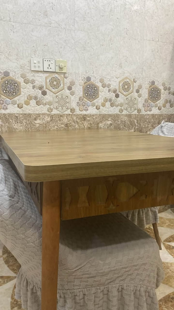 ميز طعام • خشب زان • كربلاء