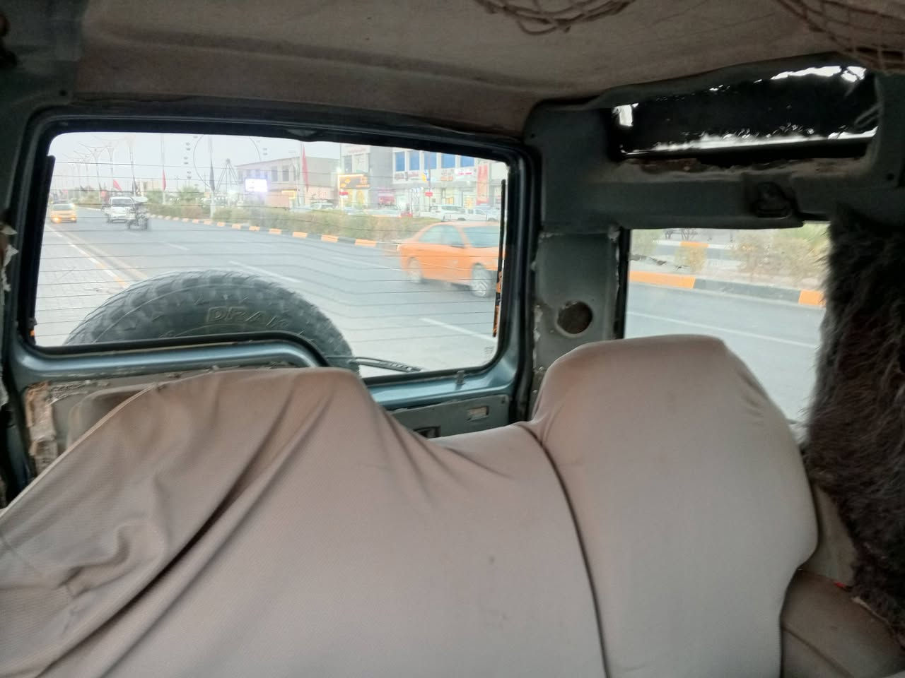 ياالله لبيع لاندروفر دسكفري تك باب بلادي موديل 96 سنويه ورقم جديد دولي مكينه كير حاويه 3900 كير اوتوماتيك تخم تاير جديد كهربائيات كله شغال غرفه جديده بدون ضربة صبغ لجماليه ديالى بلدروز السعر 60 ورقة ***********
