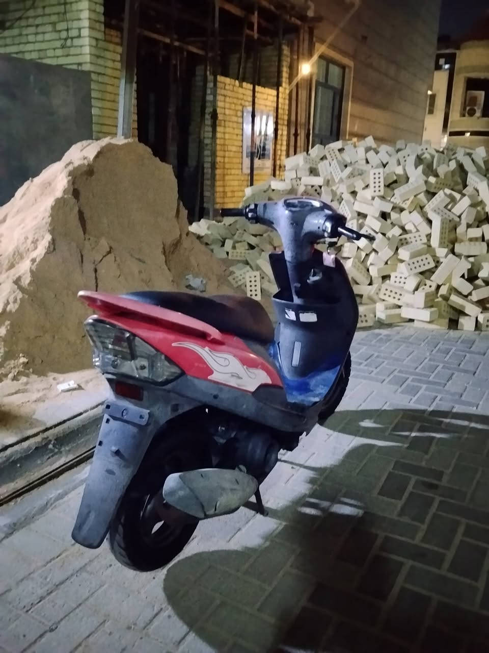 ماكس عدلة • مكفول • اوراق