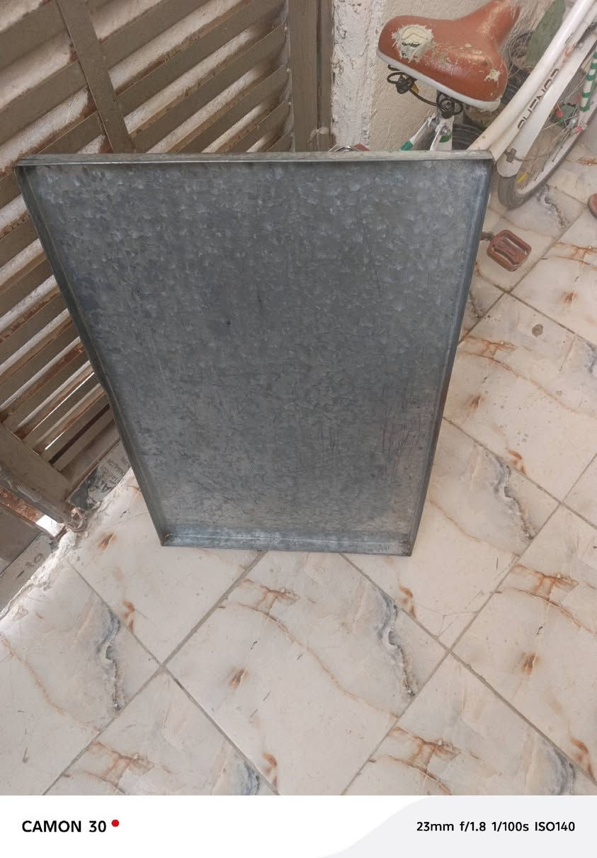 طاوليات • ١٣ • حديد