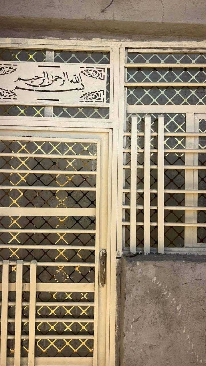 سلام عليكم للمراوس فقط ابيت ابجسر اديالى   بيت في بوب الشام 100متر طابق واحد بناء درجه اوله وبضهره كاع حديقه محدوله على ضارع ثاني هم 100 يعني 200مبني 100زراعي ملك صرف سند 25 اشعدك بيت اتريد اتراوسه طبلي خاص ونتفاهم ***********
