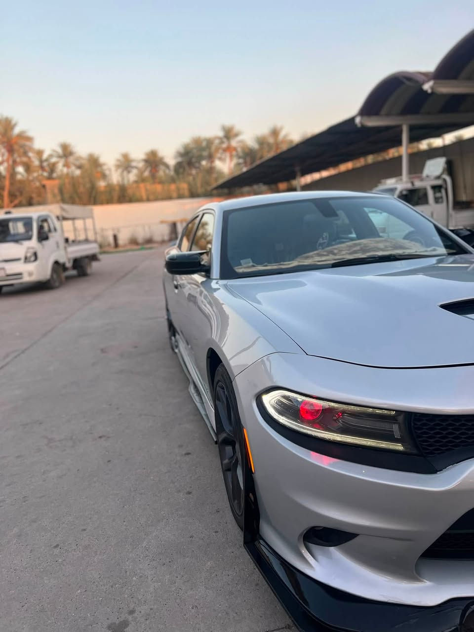 السلام عليكم للبيع دوج جارجر SXT2020
مكينه ٣٦٠٠
تبريد قطعتين محدثه جيتي 
كير ومكينه كفاله 
رقم بغداد مداور ثاني يوم 
ماشيه 120mi
تو ويل 
سياره ما نقصها برغي 
حادثها امريكا جاملغ وبالعراق بيها بيبان ثنين صبغ مابيها دواخل لا شاصي ولا لغد 
مكان السياره بابل /***********
