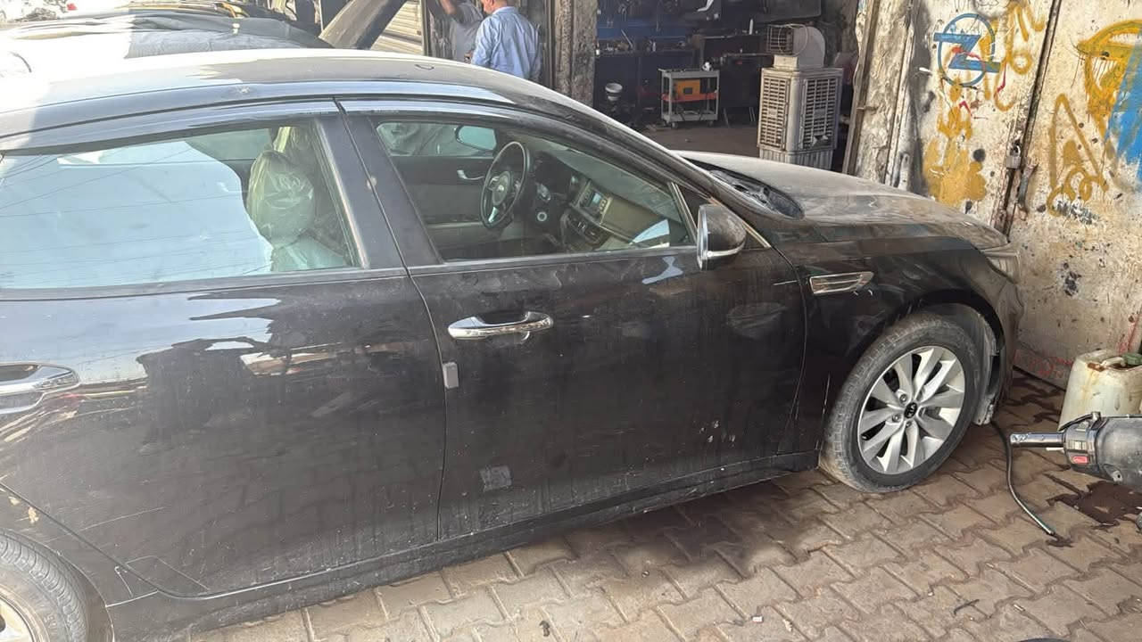 سلام عليكم اخوتي 
كيا اوبتيما 2017 LX
سياره وارد امريكي صور الحادث كما موضح بصوره تخم تاير جديد صدر تبريد مكينه كير شرط الفحص عليها ادامه قبل يومين (سعر السياره120) و بيها مجال رقم اربيل تحويل ثاني يوم للتواصل/***********
