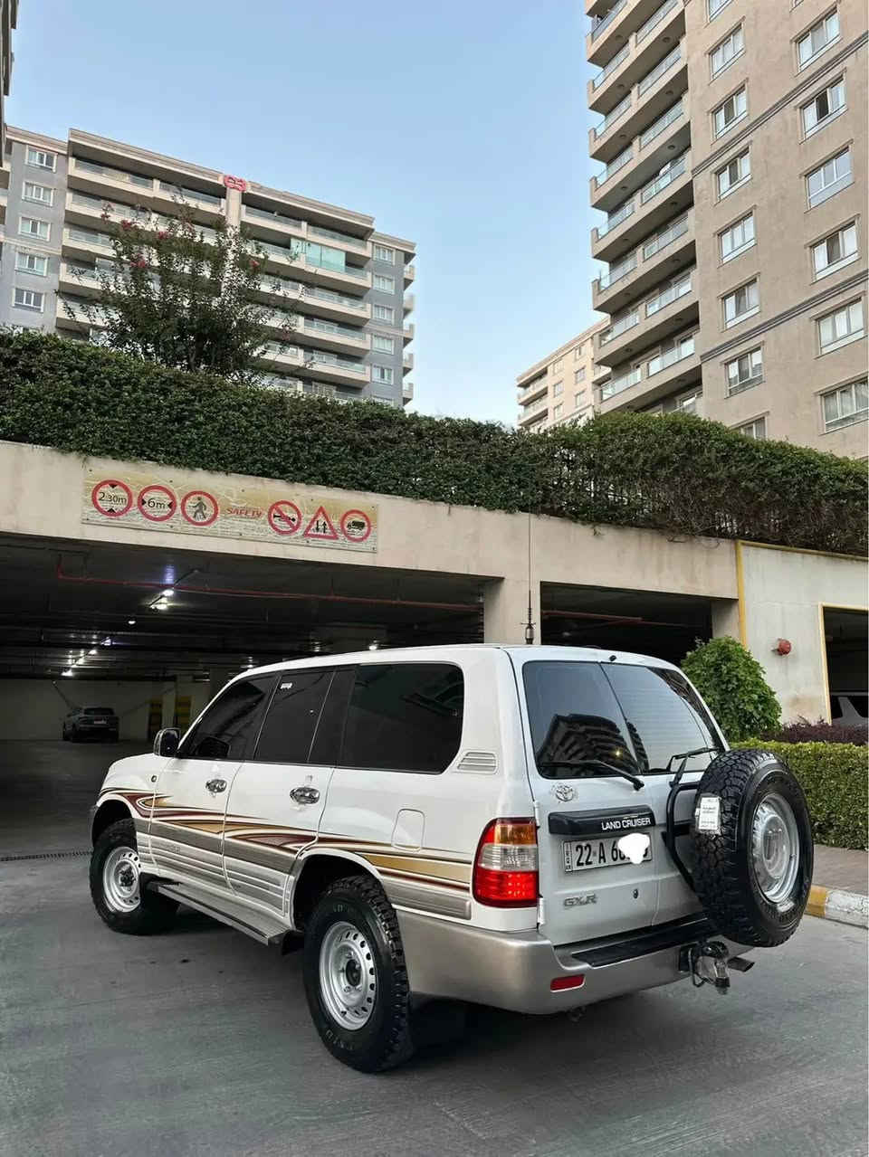 🚨🔥 Toyota Land Cruiser GXR 2002 🔥🚨

💎 نظيف جداً ونموذج بالجوني والنظافة
🏠 السيارة مال بيت وباسمي

━━━━━━━━━━━━━━━━━━━━ 💥 الحالة:

⚙️ گير + مەکینە + ئەکسڵ + دبل + أكسل بە شەرت
🔧 تەقە و ڕەقە هەمووی بەشەرت
🚘 پێش تەبەڵە مەرغووب
🛞 4 تاير + ويل دەنلوبی لوکی لەژێرە
💡 پێش و دوا چرکەی تیانیە
🔩 جێلەزگە بەشەرت، پێوەی نەسوتاوە
🔧 ژێر طلیشەکانیش بەشەرت
💯 دعامی بۆ دعامی، هەموو گیانی لەسەر دەقی شەریکە ماوەتەوە
✨ یەک دینار مەسرەفی تیانیە

━━━━━━━━━━━━━━━━━━━━ 💎 مواصفات 3/4:

❄️ ناوزەرد
🧊 سەلاجە
❄️ تەبریدی مەركەزی
🪟 4 جام کارەبا
🎛️ سوکان ئێرباگ
⚙️ دبل فڵەچە
🔊 هۆک بیلادی
🛡️ دعامی بۆ دعامی بەشەرت

━━━━━━━━━━━━━━━━━━━━ 🎨 بۆیاخ و ملاحظات:

🎨 سەیارەکە 4 پارچەی بۆیاخە
🔧 گرچێکی ناو دەرگاکەی هەیە
❄️ یەک پەلە ساردی هەیە

💯 سەیارەکە نمونەیە لە جونی و پاکی

━━━━━━━━━━━━━━━━━━━━ 

📍 شوێن: سلێمانی
📞 ژ.م: ***********
