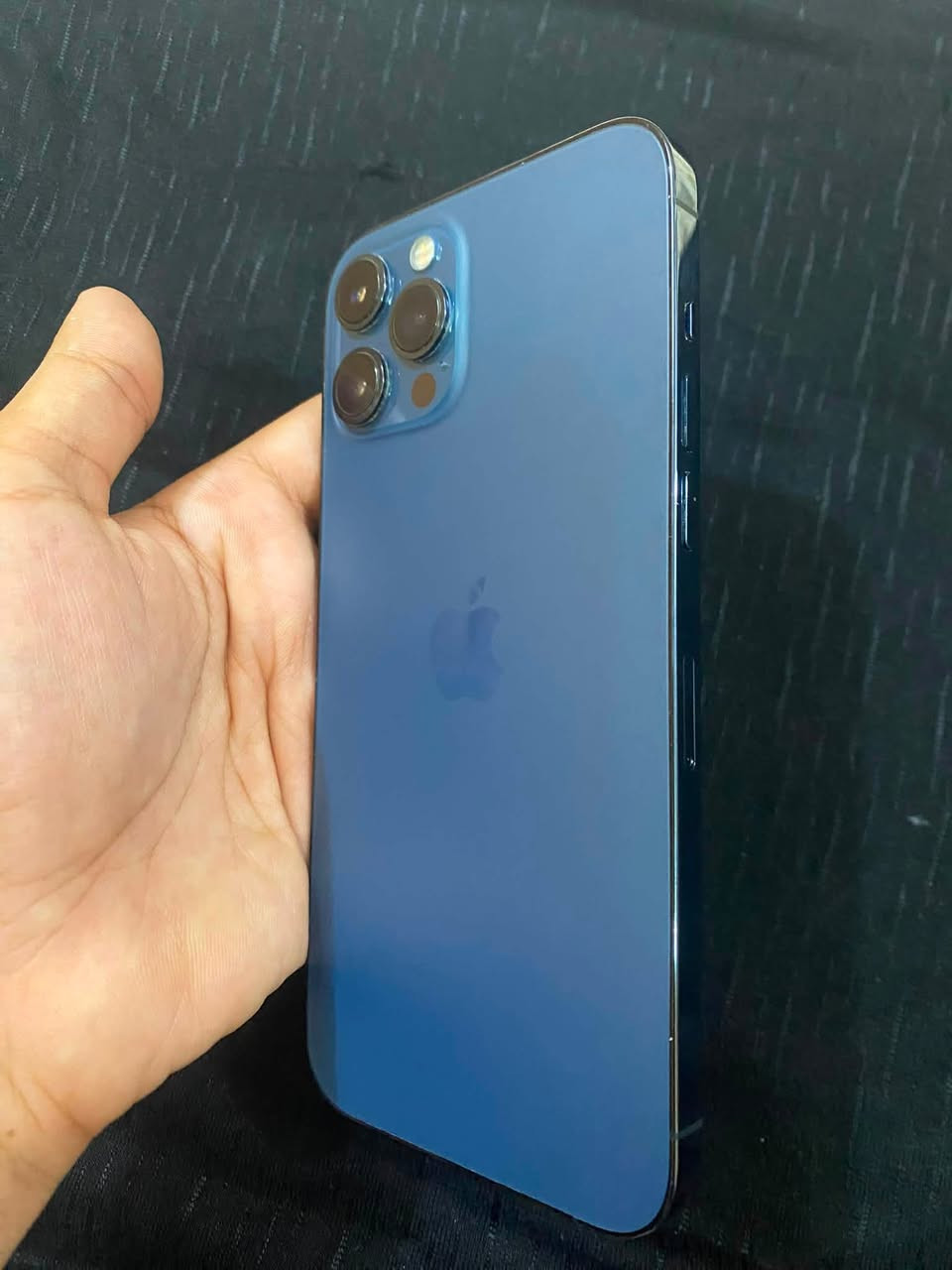 � للبيع iPhone 12 Pro Max
🔹 السعة: 256GB

🔹 اللون: أزرق نيلي 💙

🔹 البطارية: 78%

🔹 الجهاز: وتر، نظيف جداً

🔹 ما داخل صيانة ولا مبدل بي أي قطعة ✅

🔹 الجهاز شغال وكامل بدون مشاكل

🔹الجهاز عندي الفحص مال حاسبه 

(الي مايعجبه وموشراي لا يتعبني)

💰 السعر455 ألف قابل للتفاوض بالمعقول

للمهتمين اتصال+ مراسلة خاص �

***********

