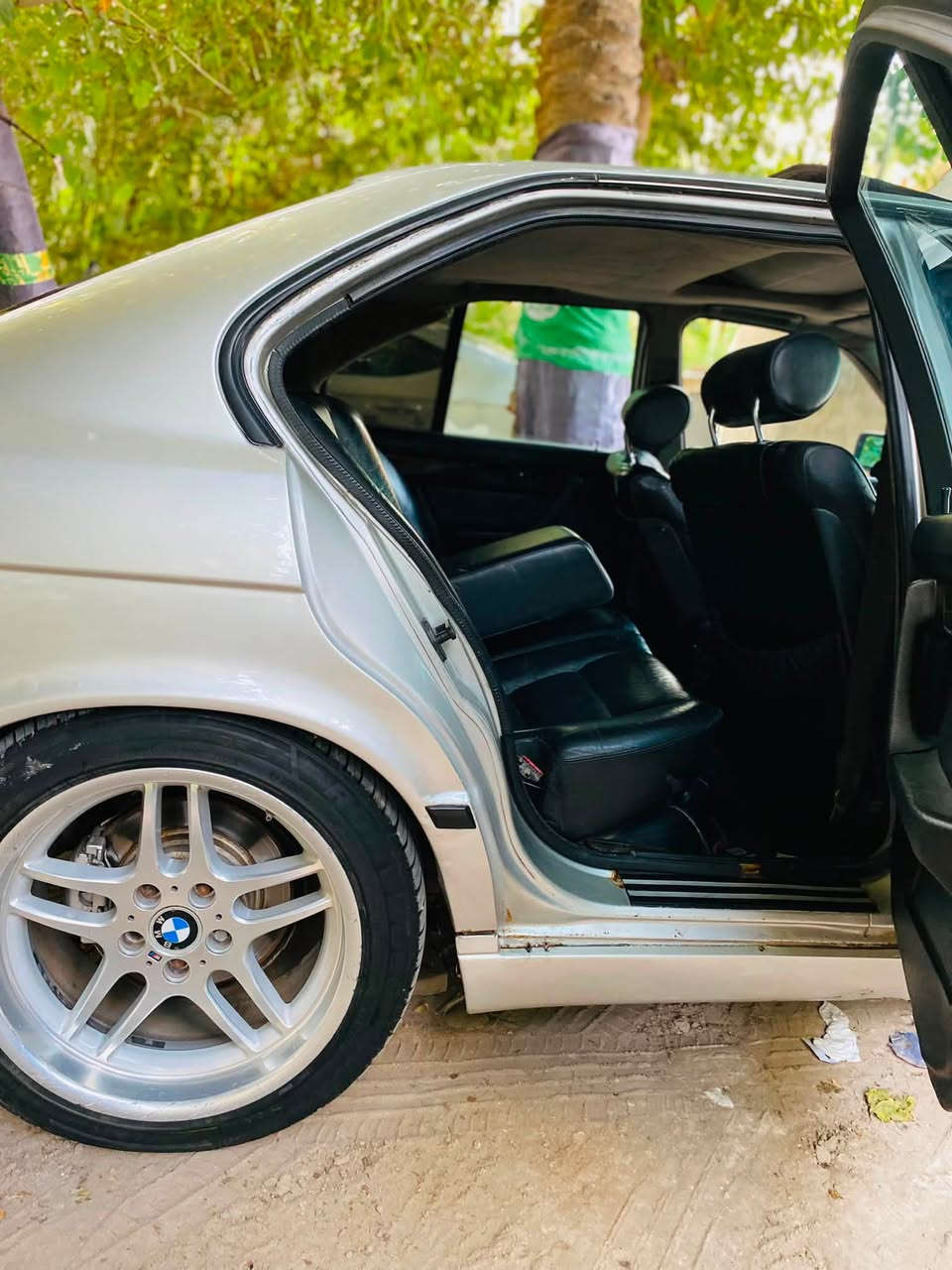 Bmw 525 (1990)إصل سنويةوبليتة
وارد ألماني 
رقم بغداد إنكليزي بسمي شخصياً هزه موجوده مداور ربع ساعه
 سلايد روف 3 طكات
جام 4 كهرباء 
كشنات كهرباء 
حماوة ثابته ع الميل
مكينه كبس عدله المرغوب نشطه كلش
كير حاويه وارد ألماني ضمانه بعده بي
بدنتها موس لا محمله معجون ولاخياس
نصبتها واضحه بالصور 
57$
كربلاء 
***********
