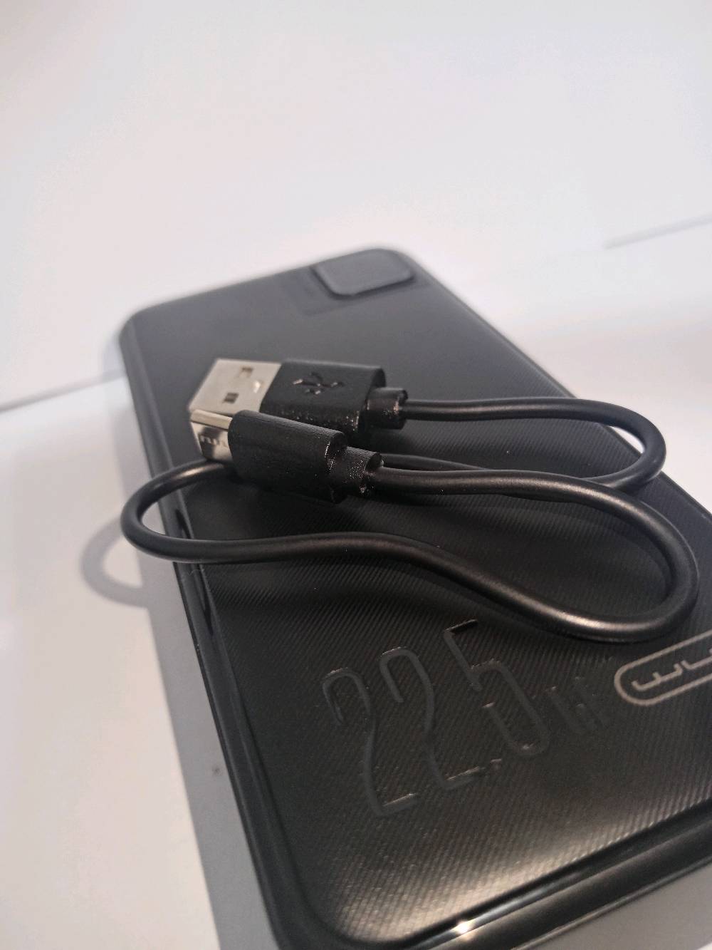 بور بنك نوع WUW Y138 Power Bank 20000mAh 22.5W Quick Charge PD - 
BLACK

جديده ما مُستعمله ، نظيفه كلش
سعرها بالسوق ٢٥ الف و ٣٠ الف

يجي وياها الواير الي بالصوره
