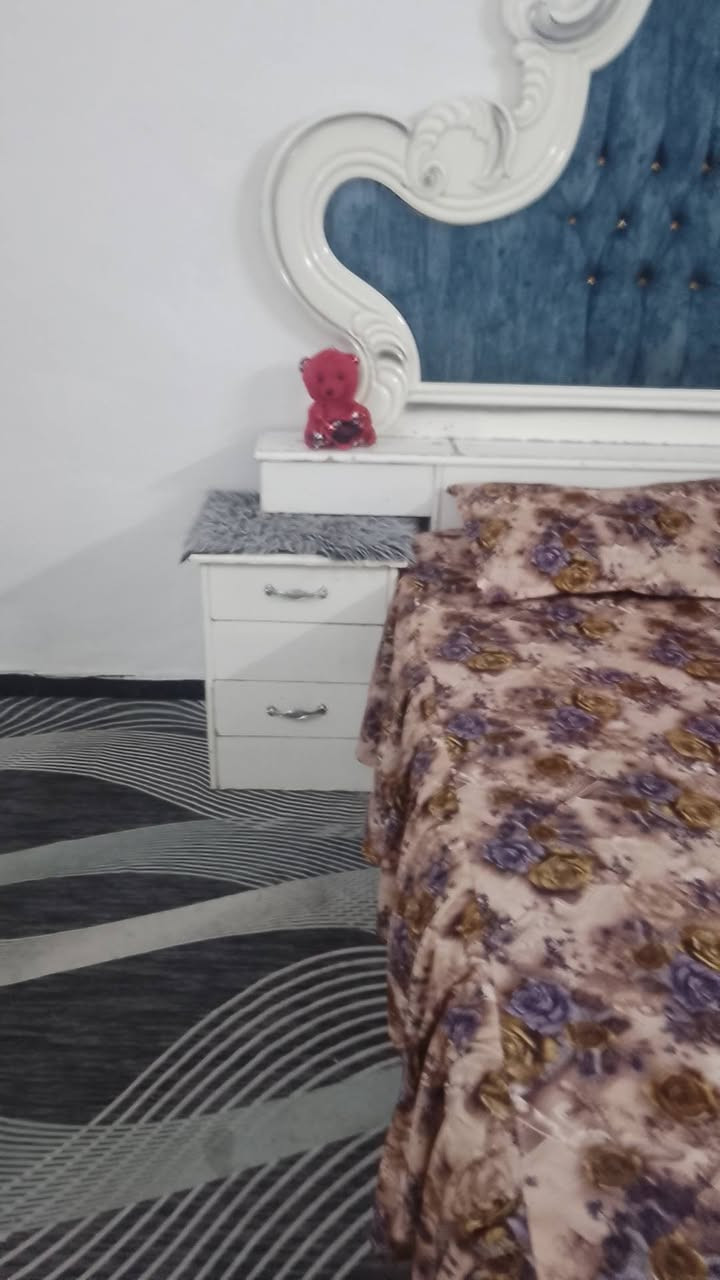 غرفة نوم • للبيع • قيم واخذ