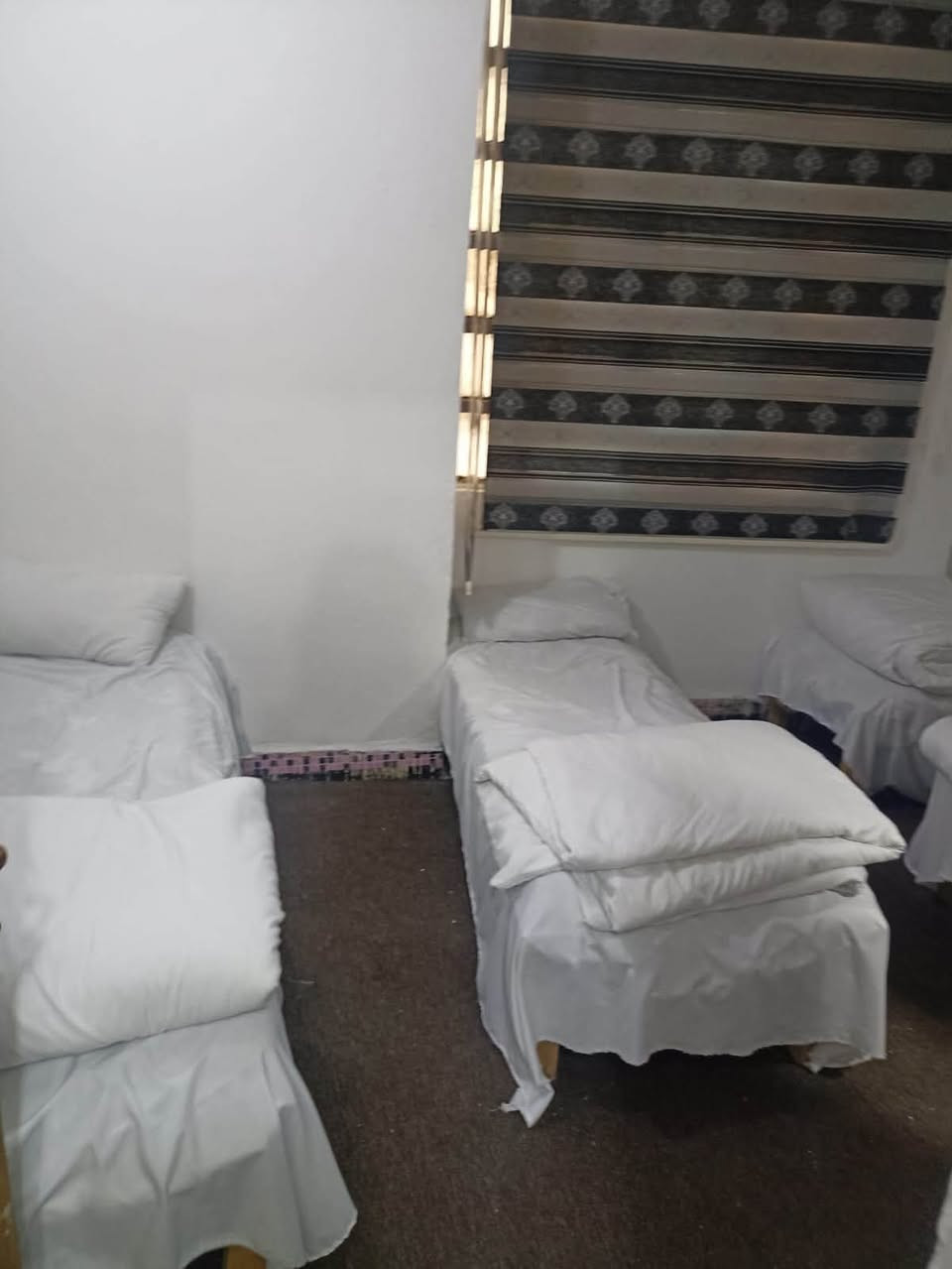 عرض فتره محدوده يوجد فندق قريب جدا على الإمام الحسين عليه السلام السكن الدائم بسعر مغري  3000 الف فقط ثلاث الالف فقط للدائمي
***********
***********
للتواصل والحجز
مكلف بنشر خابر سيد حبي بلتوفيق لجميع 🤲☝️
