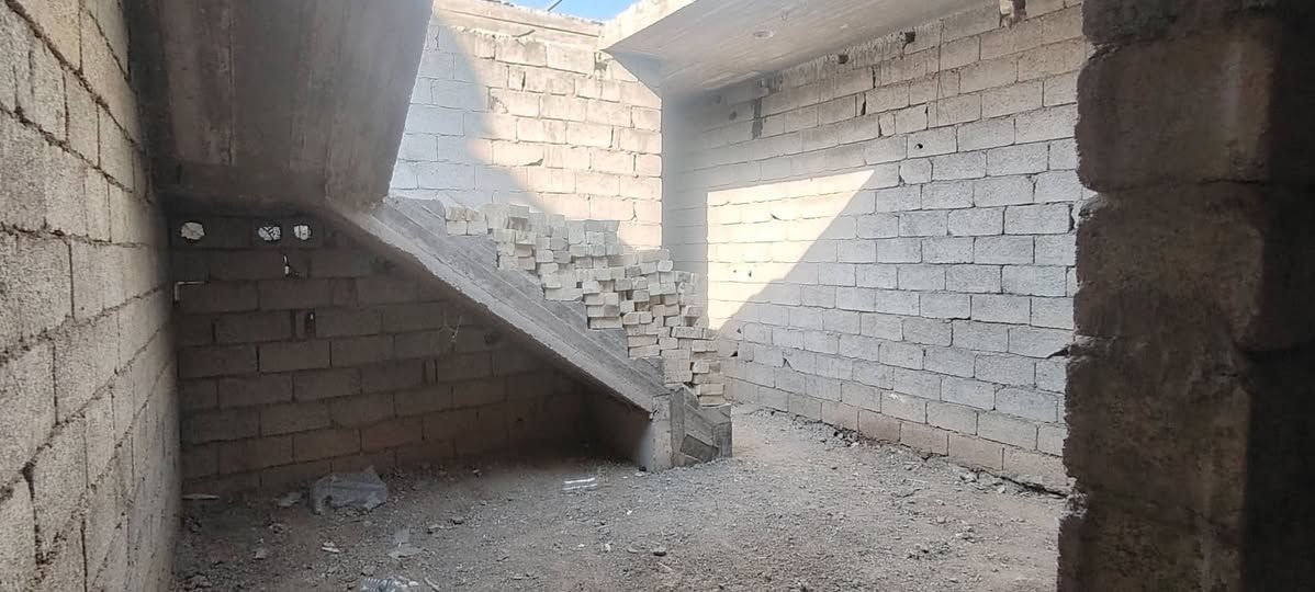 بيت للبيع مساحة 100متر  كامل خدمات  قاريب على جسر ديالى  حي  جابر النصاري الاستفسار  على رقم ***********

