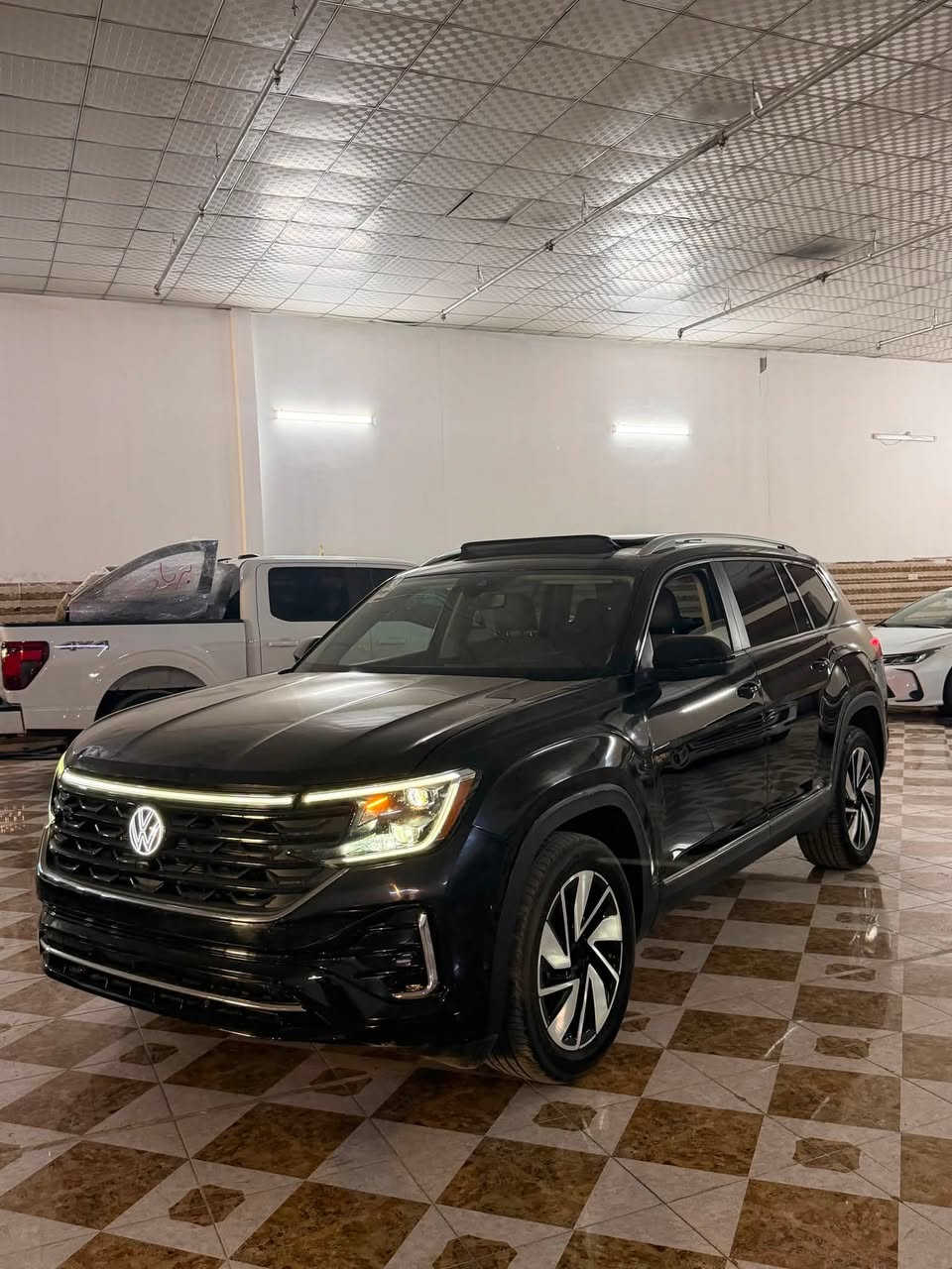 Volkswagen Atlas sel 2024 🔥

حجم المحرك 4 سلندر  
فول موصفات للاخير
٧ راكب
وارد امريكي 
ضر سيارة جاملخ بونت سبوغ بدون ارباك 
بدون دواخل
المواصفات  :
بانروما 
داتاشو 
4mation دبل اکسل
بصمة تشغيل
بصمة أبواب
تشغيل عن بعد (Remote Start)
صندوق شفط كهربائي 
رادار أمامي (تحديد مسار)
رادار جانبي (نقاط عمياء
رادار خلفي (تحذير من الاصطدام)
سستم سماعات FENDER
تحكم وضعيات القيادة Drive Modes 
تبريد مركزي لمس
كشنات جلد+تدفئة تبريد مشاج
هاند بريك بصمة
Android Auto 
Apple Car Play 
مانع انزلاق+ABS
شاشة كبيرة لمس
حساسات خلفية+ كاميرا 
تحكمات استيرن
اوتو ستارت Auto start 
اوتو ستوب Auto Stop 
وبقية المواصفات المعروفة

العنوان اربيل 
كاتي بدون اوقام تترقم شمالي فقط
للاتصال استفسار واتس اب

***********
