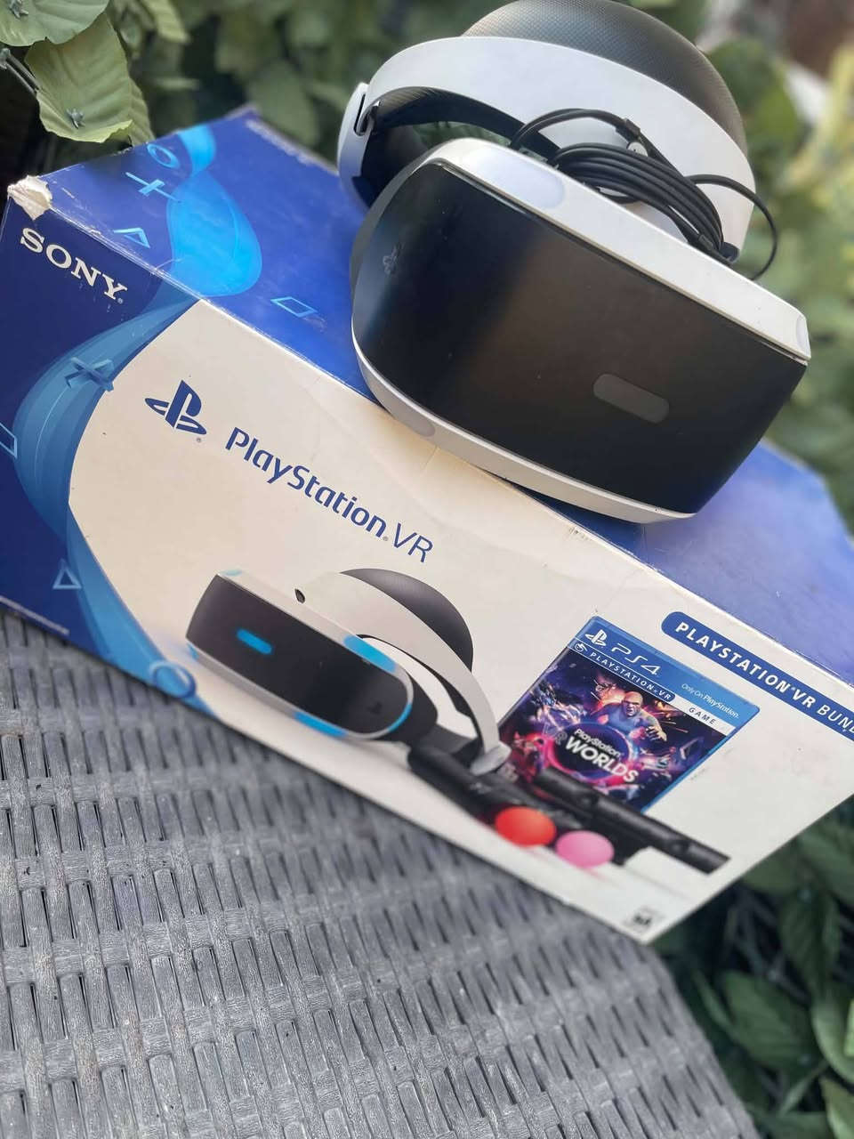 🔥 عرض للبيع: حزمة نظارة الواقع الافتراضي PlayStation VR كاملة بحالة ممتازة! 🔥
​عيش تجربة ألعاب الـ VR الحقيقية مع هذه الحزمة المتكاملة والجاهزة للاستخدام مباشرةً.
​محتويات الحزمة:
​نظارة PlayStation VR (الجيل الأول) بنظافة ممتازة.
​وحدة المعالجة (Processor Unit) مع كامل الوايرات والملحقات.
​عدد 2 يد تحكم الحركة (PS Move Controllers) الأصليين.
​قرص لعبة PlayStation VR Worlds الأصلية لتجربة عالم الواقع الافتراضي فوراً.
​الكرتون الأصلي الخاص بالنظارة والحزمة كاملة.
​الحالة: مستعملة بنظافة عالية جداً وكل الملحقات شغالة وبدون أي مشاكل
.
​السعر: [130قفل]
.
المكان: [بغداد الغزاليه]
.
للتواصل : [***********]
