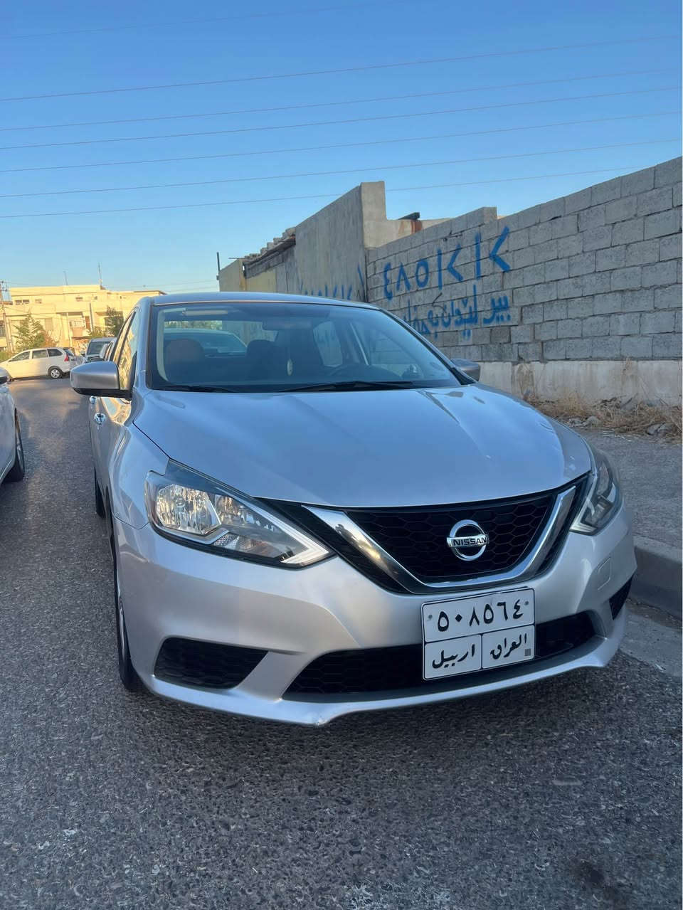 نیسان سینترا مۆدێل ٢٠١٨ مواسەفات Sv 
سەیارەکە نومونەیە لە جوانی پاک ماوەتەوە فوول مواسەفاتە 
دووپارچە سوبوغە بێ ژورەوە چاملخ و دەرگا ژورەوەی نەگرتوە و هەتاکو دەحامیشی بیلادیە و ئێرباگی هیچ نەتەقیوە رادار گەورە و پێش گەورە بەسمە و شەغالە سەیارەکە بێ کێشەیە گێرو مەکینەی بەشەرتە 
ژ.م *********** أربيل, العراق
