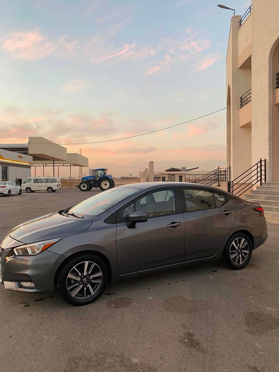 Nisaan Versa 2021 
نیسان ڤێرسا مواسفات SVدوو پارچە سبوخ چاملخ و بۆنیت  کەمەک تەزرەی هیە بێ ژوری ئێرباگ سوکان و شان سیارەکە بێ مەسروفە گێرو مەکینە و تحویل و وکالە بەشەرت ٧٥٠ دۆلار خرامەی لەسەرە 
شوین هەولیر 
*********** أربيل, العراق
