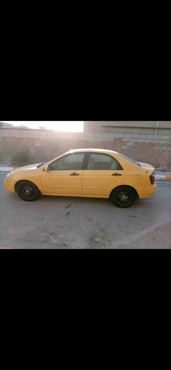 السلام عليكم كيا سبكترا 2006 للبيع مكينه جديده لاتنقيص ولاتبخير كير اوتماتيك جديد حداديه جديده تخم تاير جديد تبريد شرط ثلج كهربأياته كله شغاله مابيه اي نقص السياره بيه فتحه سقف بيه طخه بلجاملغ الكدام بدون دواخل رقم بغداد انكليزي سنويه 2030  جامه اماميه جديده 
السعر ٥٣ مكاني الديوانيه 
***********
