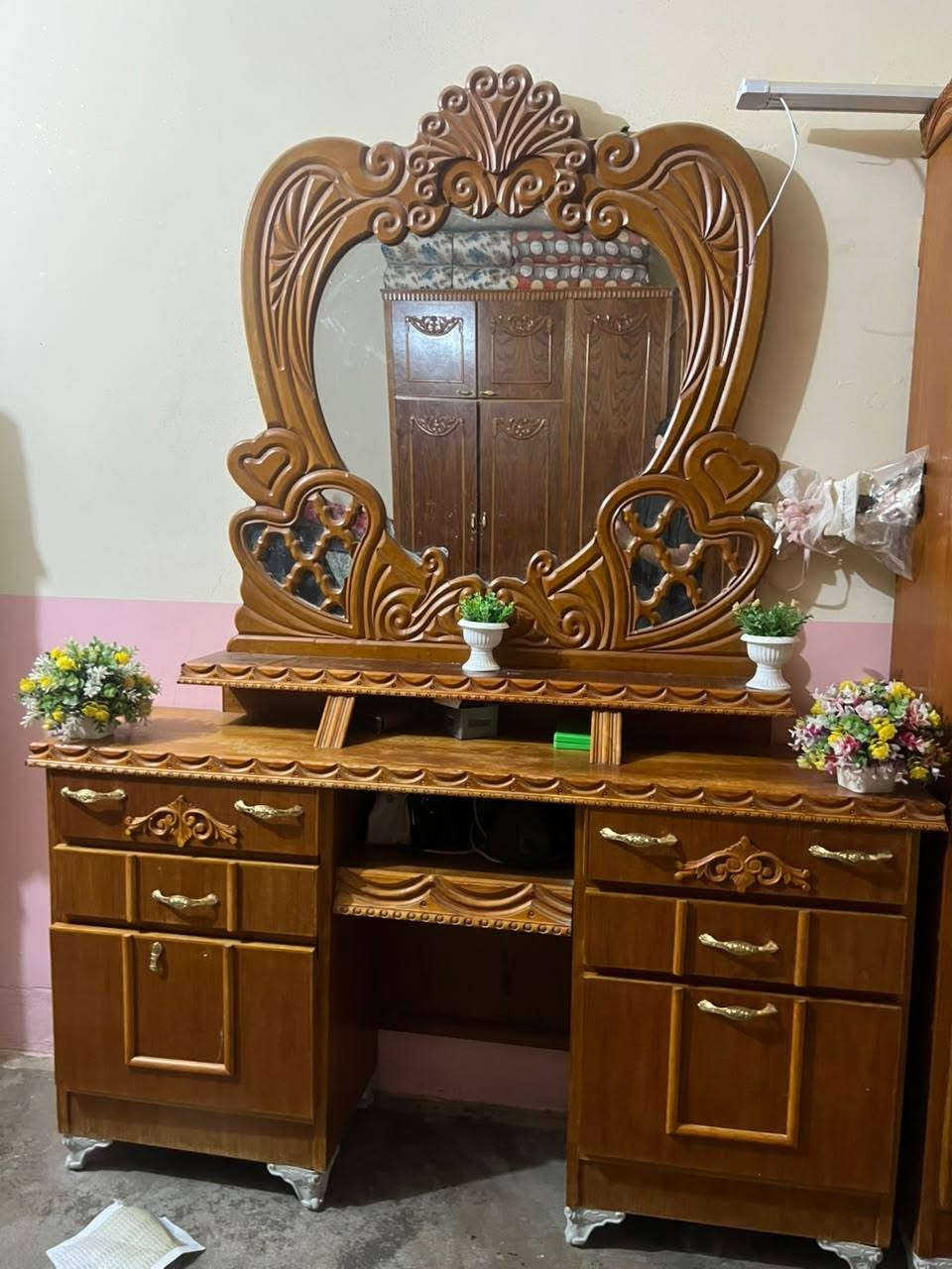 ⚜️ غرفة أخشاب للبيع ⚜️
💭 : غرفة مستعملة بس نظيفة كلش

(اخت الجديدة)

💲 السعر :700 الف وبيها مجال 💲

***********
