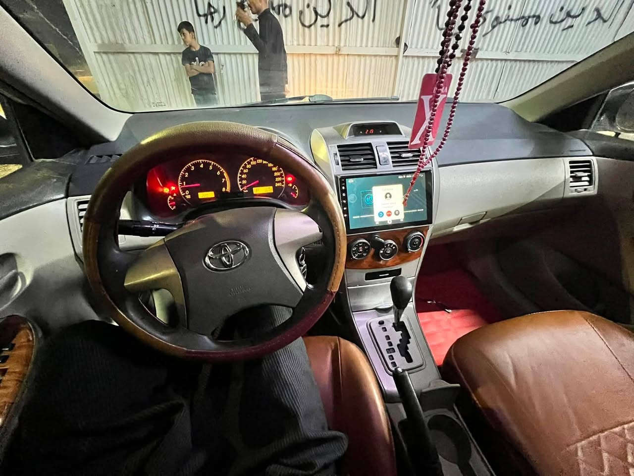 كورلا ٢٠١١
بيها ثلاث قطع 

 المحرك جديد  شرط بدون تبخير ولا تنقيص 

شرط التحويل 

السعر مناسب جدا

مكان السيارة الشركاط  
***********
