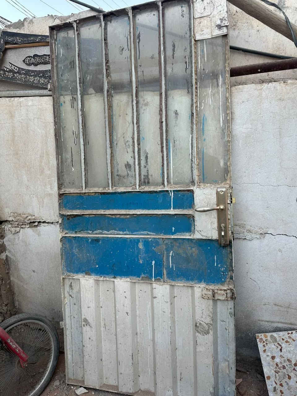 باب مدخل عرضه متروربع
وباب مكشوفه بدون جرجوبه
وشباج ***********
