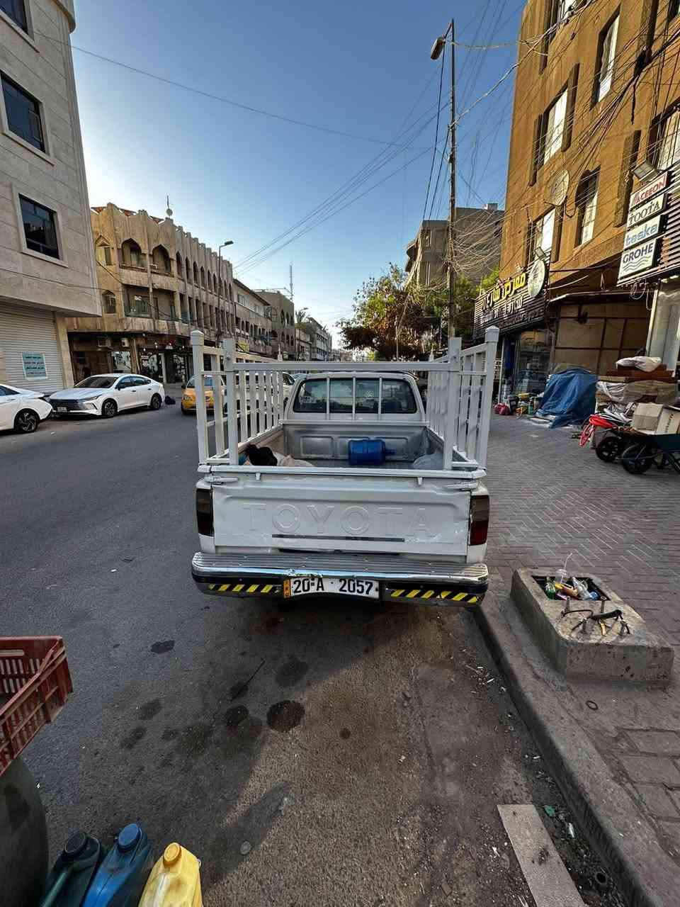 السلام وعليكم 
بيكم فلاحي شركه. 2001
السياره جاهزه كير. محرك 
مصبوغه. حزام جماليه فقط 
تبريد جديد. +بور استيرن + تخم تأيرات جديد. 
السياره بلاديه وجاهزه 
رقم. مميز 
معفي من الضربه. سنويه جديده 
بغداد. /الاعضميه 
السعر 80 وبيها مجال 
***********
