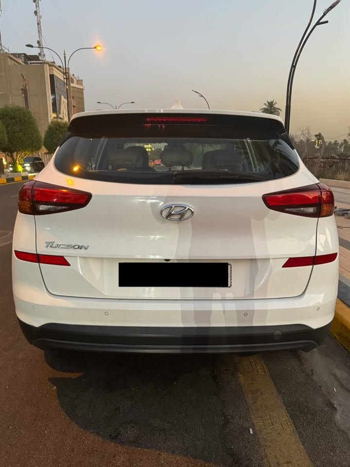 🚘 للبيع توسان 2019 MID
📍 المكان: بغداد – المنصور
الموديل: 2019
الممشى: 70 ألف كم
السعر: 195 ورقة، بيها مجال للشراي ، للبيع فقط بدون مراوس
مواصفات السيارة:
• شاشة تدعم Apple CarPlay
• كاميرا خلفية
• حساسات أمامية وخلفية
• مرايا شفط كهربائية
• مقعد السائق كهرباء
• تشغيل بصمة
• تحكم بالمقود
• تكييف أوتوماتيك
• بلوتوث + USB + AUX
• زجاج كهربائي
• LED نهاري
•اير باك للسائق
• مقاعد خلفية قابلة للطي
السيارة بيها ضربة خفيفة بالصندوق، مصبوغة على كد شبر تقريباً، والضربة ومكان الصبغ موضحات بالصور المرفقة بالمنشور.
السيارة متوفرة للمعاينة والفحص، وأي شخص جاد يگدر يفحصها بالمكان اللي يريده.
للاستفسار: ***********
الرقم يدعم واتساب

نص مكتوب في الصور:
- المربع الاحمر صبغ على كد شبر