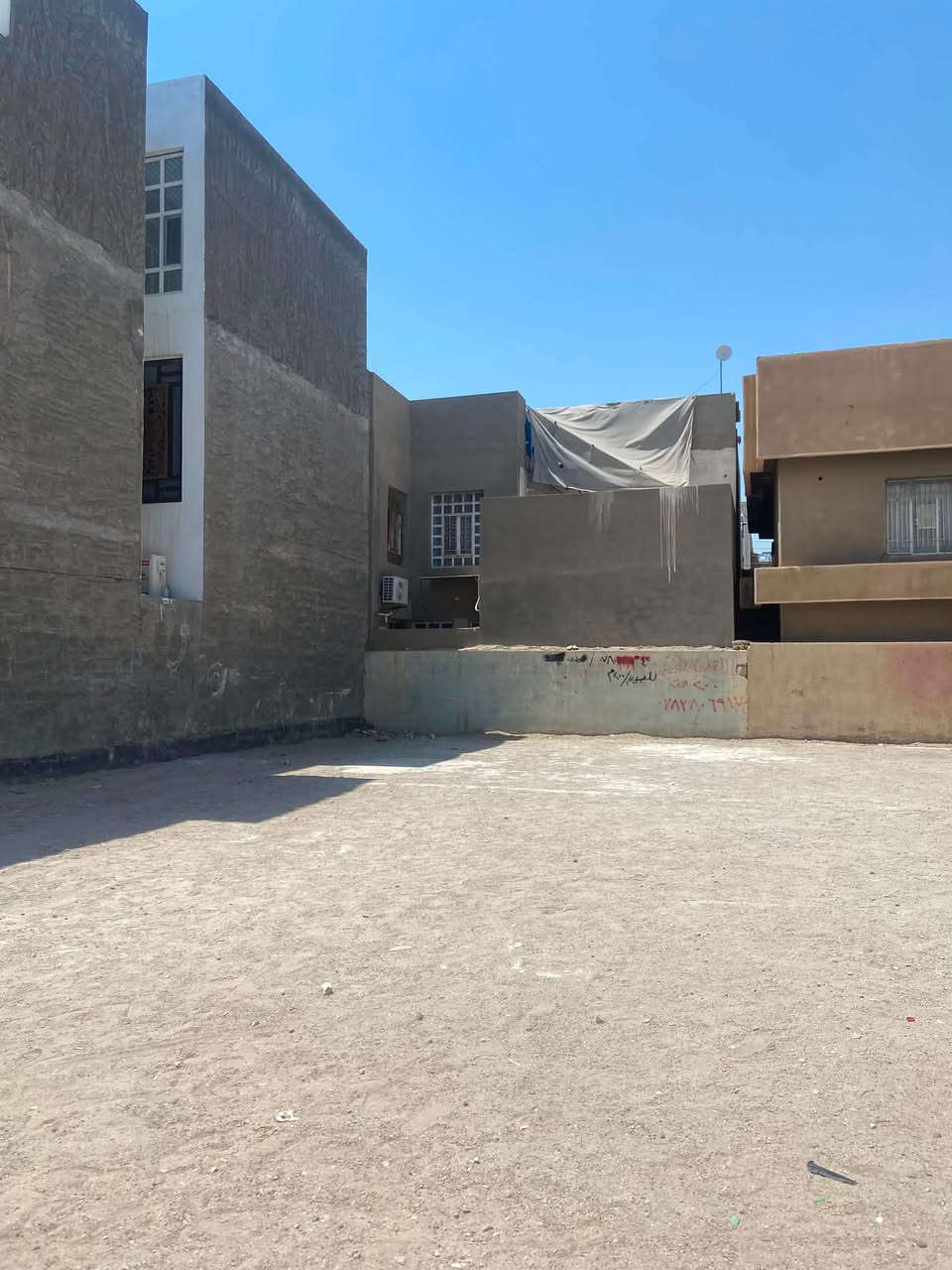 🏡 قطعة أرض للبيع – الفلوجة / حي الضباط

📍 حي الضباط – شارع 8
📍 قريب من شارع 40 – خلف الصيدلية المركزية
🏫 بالقرب من مدرسة الخنساء –

📐 مساحة القطعة: 200 متر مربع
📏 الواجهة: 10 متر
📏 النزال: 20 متر

✨ موقع ممتاز جداً ومناسب للسكن والاستثمار

💰 السعر: 207 مليون دينار عراقي

📞 للاستفسار والحجز:
***********
📱 واتساب: ***********
