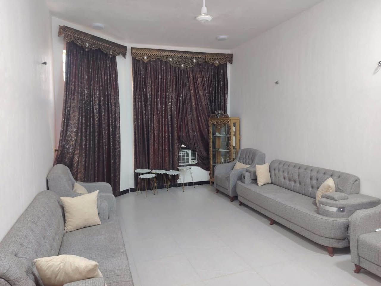 🏠دار  للبيـــــــع //طابـــــــو زراعي سند ٢٥  _🏠

🏗️📍المــــــــوقع//حي الزهور مقابل الدواجن قرب شارع كربلاء 

🔨👷بناء زيرو ٢٠٢٦ عالي عن الشارع وشارع تبليط 

✏️المســـــاحة// ٢٠٠ متر _واجه١٠✖️نزال 20م 

🔴يتكون من ٢ طابق يحتوي على 

٤ غرف نوم ➕٢ كلدور ➕استقبال ➕مطبخ ➕مجمعات صحيه ➕كراج 

 🏫📚نستقبل جميع عروض البيع و ترويجها بإعلانات ممولة 
      للمزيد من التفاصيل الاتصال او المراسلة خاص 

حسن السعيدي ***********          

علي السعيدي ***********_ ***********

حسين السعيدي ***********

 📍موقع المكتب  📌 الحله - حي الامام علي(ع)  _مقابل مجمع الوافي
