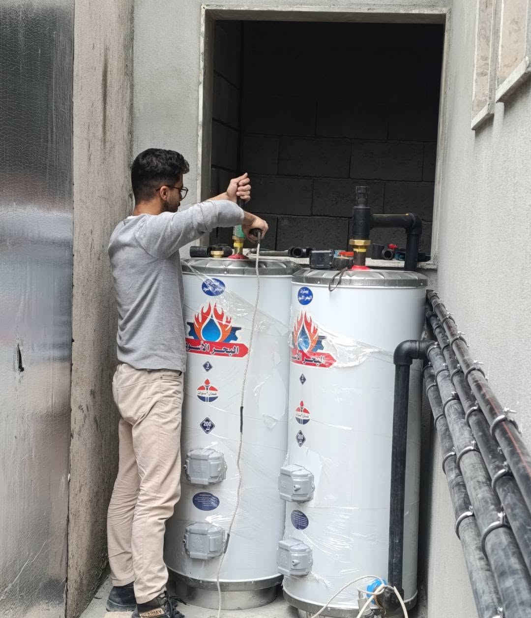 السر ليس فقط في الشكل... السر في راحة البال! 🛠️✨
قبل: تسريبات مزعجة، روائح غير مستحبة، وديكور قديم يفسد مظهر حمامك/مطبخك ويضيع راحتك.
بعد: شبكة سباكة حديثة خالية من المشاكل، وتأسيس/تشطيب عصري يحول المكان إلى تحفة فنية تدوم لسنوات!
💡 نحن لا نصلح السباكة فقط، نحن نعيد إحياء مساحتك بأعلى معايير الجودة والأمان.
📞 احجز معايينتك الآن واستمتع بخصم خاص على التشطيبات الحديثة!
واتساب (***********)
بكل مكان وزمان وياكم .
خدمات أبو نوح
