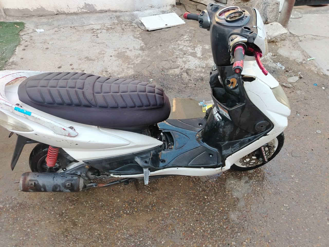 سلام عليكم سكنس طلاعات. نوزل الدراجه. جويتر. شغال وجديد منضومه بانزين جديده الله ييشهد فيت بم ونوزل جدد دراجه يرادلها فلاوين وترتيب لان عندي شيله وغراضها نصها ضاعن سعر ٢٥٠ . ***********
