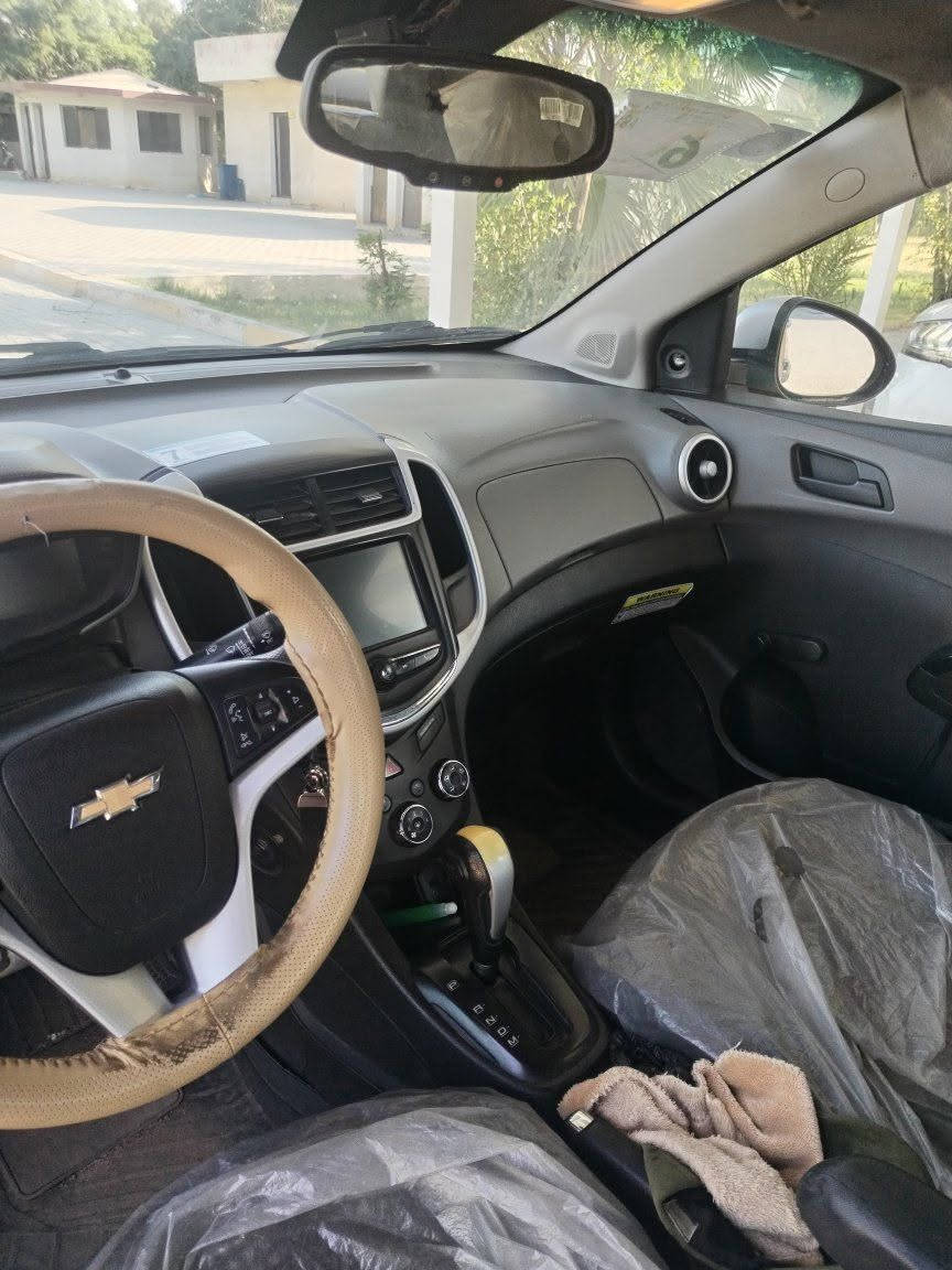 للبيع شوفر سونك مديل ١٧ وارد أمريكي حادث بنيد وجاملغ نفسهن راجعات مكينه جديده بالجيس. قبل فتره شديتها هيه غرامات مصفره. سعر ٥٧ بيها مجال قليل ***********. شرط تحويل
