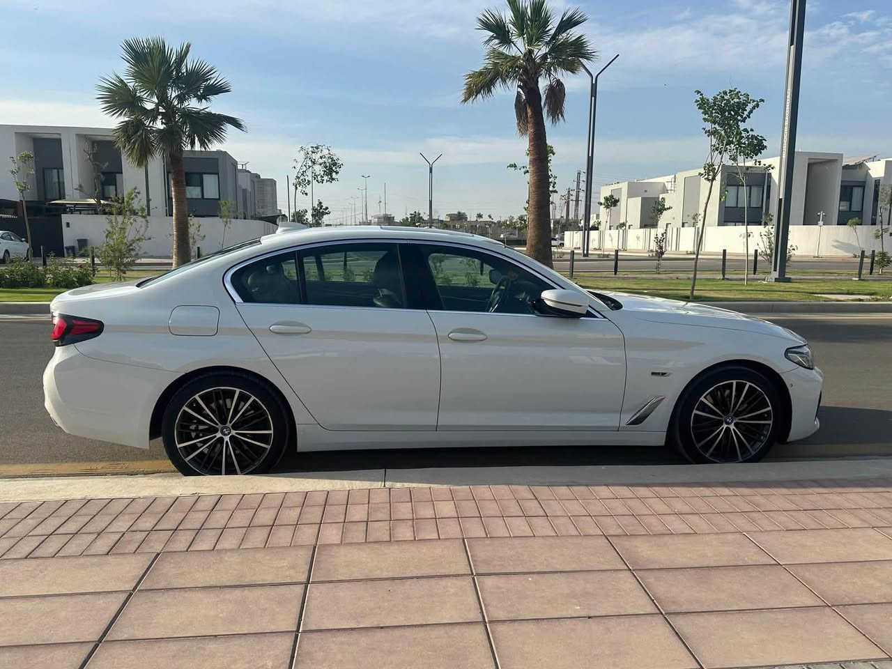 BMW 530E
موديل 2023 مواصفات بلكن هايبرد بانزين 3 انظمة ماشيه 57000 الف وارد امريكي صبغ فقط جاملغ خلفي + بارد بسيط بالباب 
بدون دواخل بدون ايرباك رقم بغداد 
السعر 31500$ وبيها مجال 
للاستفسار : *********** متوفر واتساب

