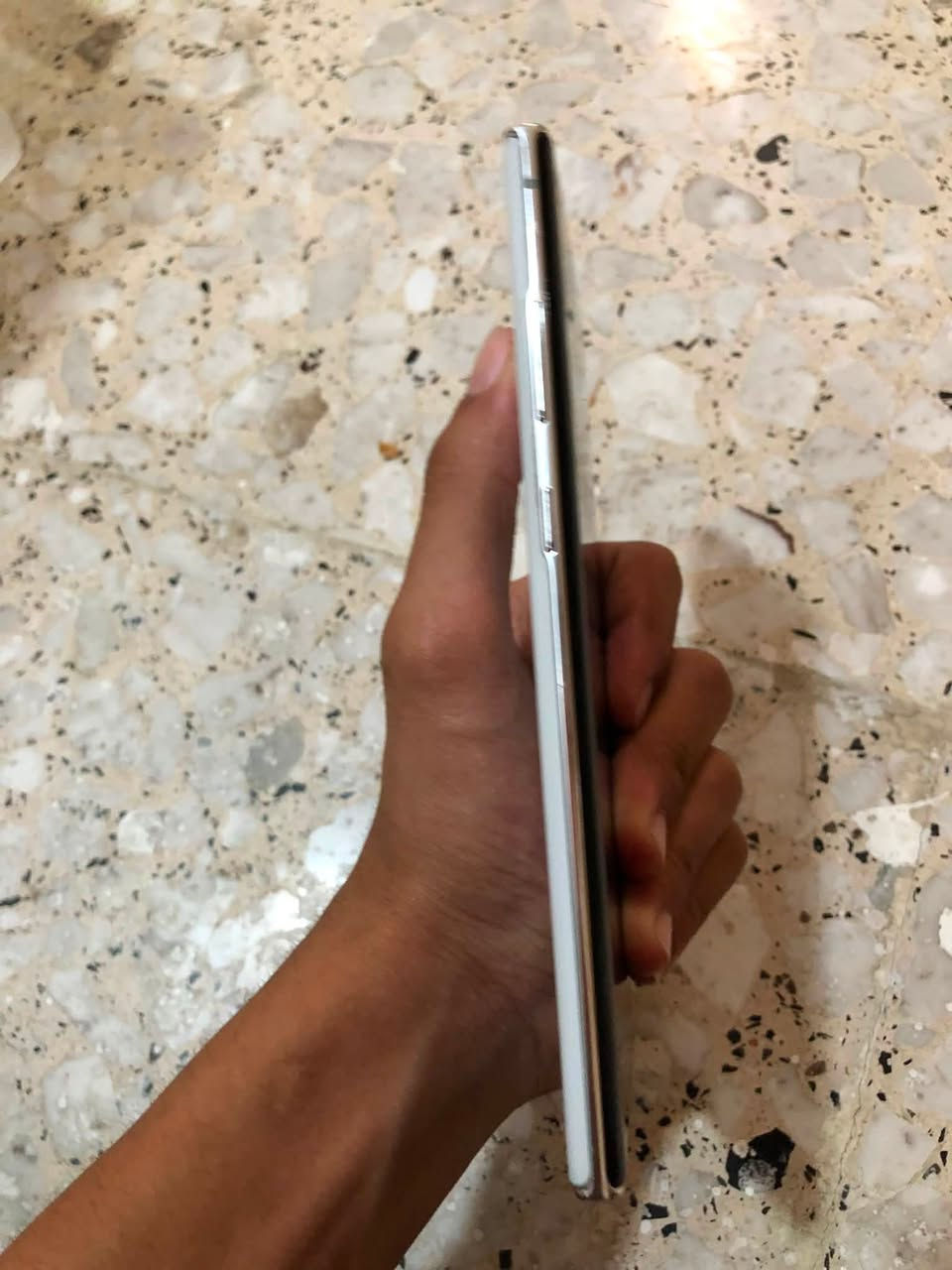 السلام عليكم عندي نوت 10بلس نضيف جدااا بس بي خط زغييرررر كلش جهاز غني عن التعريف ذاكره 256رام12يعني فوللل العنوان بغداد رقمي ***********سعر 150بي مجال
