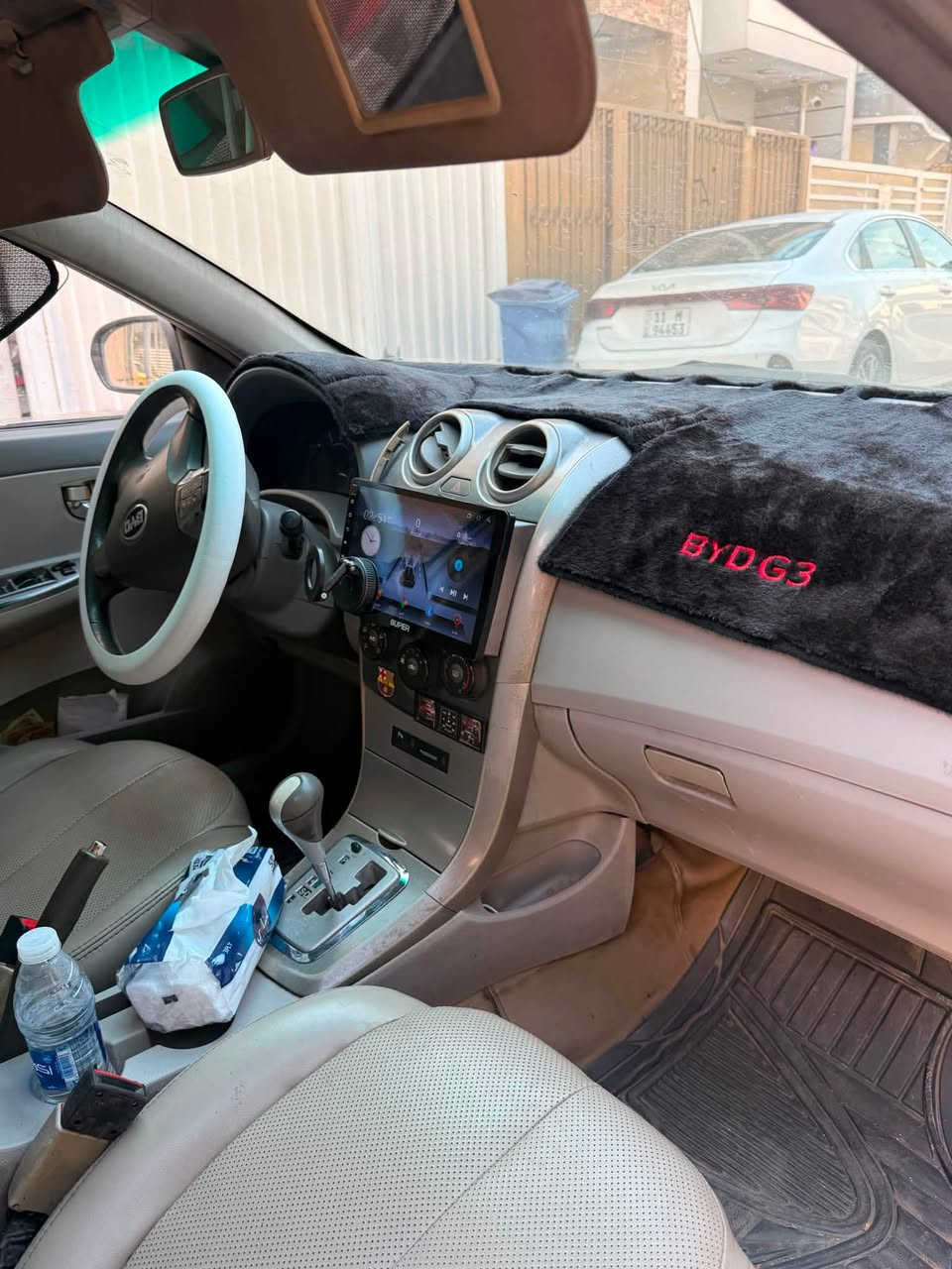 السلام عليكم
BYD g3 2013 موديل
ترهم مراوس 
مكينة 1800 
كير اوتو علي ادامة 
رقم قادسية هزة ولوحات جدد وباسمي تحويل ثاني يوم كير ومكينة بلاد بحالة ممتازة
كهربائيات جميعها شغالة
فتحة سقف
جام كهربائي
ترحيب بلمري
شاشة داخلية 
حساسات خلفية 
اربع بصمات
بصمة تشغيل 
وبصمة ابواب 
بصمة جنطة
سستم سماعات ١٠ سماعات اداء ممتاز
نظام ABS  
عدسات منظومة كاملة جديدة 
تبريدها شغال وثلج منظومة كاملة جديدة من كمبريسر للفريز
منظومة الماء كلها جديدة وقبل فترة سويتها ومي زيتي كلة 
سيارة مصبوغة حزام جمالية وطخات معدلة وهلال الخلفي خياس وتعدل ونصبغ
عليها ادامة كاملة من نوزلات وبلكات ومجاول وعبوة فيت بم كاملة 
طخم تايرات 
باتري جديد حتة جامة الامامية قبل يومين بدلتها 
مكان السيارة بغداد الدورة حي الشرطة 
للتواصل متواجد فيس
رقم الموبايل ***********
ومتواجد واتس 
سعرها 45 وبيها مجال بسيط حك جية 

واسف على الاطالة 🤍🤍.
