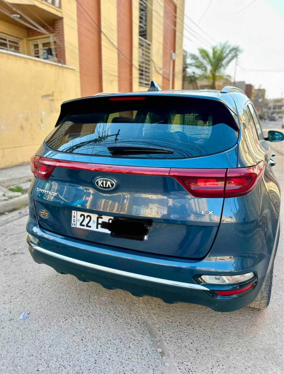 🚙 Sportage 2021 EX أمريكي
* المحرك: 2.4 لتر GDI، 4 سلندر
* القوة: 181 حصان
* العزم: 237 نيوتن.م
* القير: أوتوماتيك 6 سرعات
* الدفع: FWD أو AWD
* الجنوط: 18 إنش
* الشاشة: 8 إنش
* Apple CarPlay / Android Auto: نعم
* مكيف: أوتوماتيك ثنائي المناطق
* تشغيل: بصمة + زر تشغيل
* باب خلفي كهربائي: نعم
* مقاعد: أمامية كهربائية للسائق
* كاميرا خلفية: نعم
* حساسات أمامية وخلفية: متوفرة في EX
* نقطة عمياء: نعم
* تحذير حركة خلفية: نعم
* تحذير اصطدام أمامي مع كشف المشاة: نعم
* مساعدة البقاء على المسار: نعم
* مثبت سرعة: نعم، وSmart Cruise Control كان خيارًا.

مكاني بغداد السعر 165 
اتصال *********** بي وتساب
