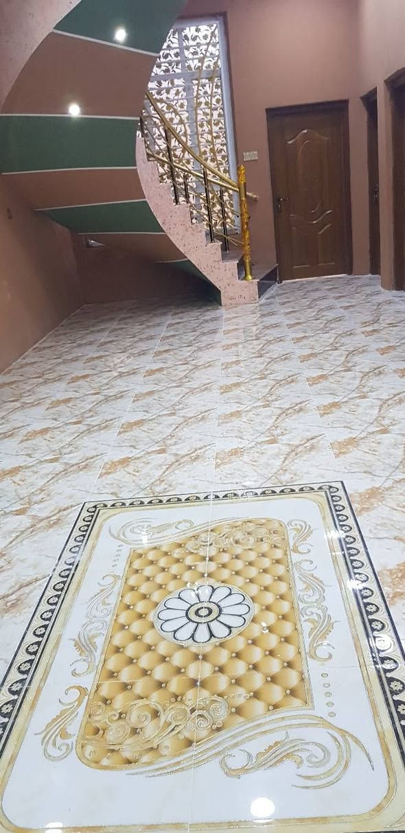 السلام عليكم بنايه للبيع بالسياحي منطقه العتايج مساحته ٢٠٠ متر تبعد عن الشارع العام ٣٥ متر نوع العقار طابو زراعي (صرف )  بإسمي تحتوي الشقه على غرفتين ومطبخ ومجمع صحي وهول وستقبال والطابق الارضي قاعه على طول الشقه السعر ١٠٠ بيه مجال بسيط    ***********
