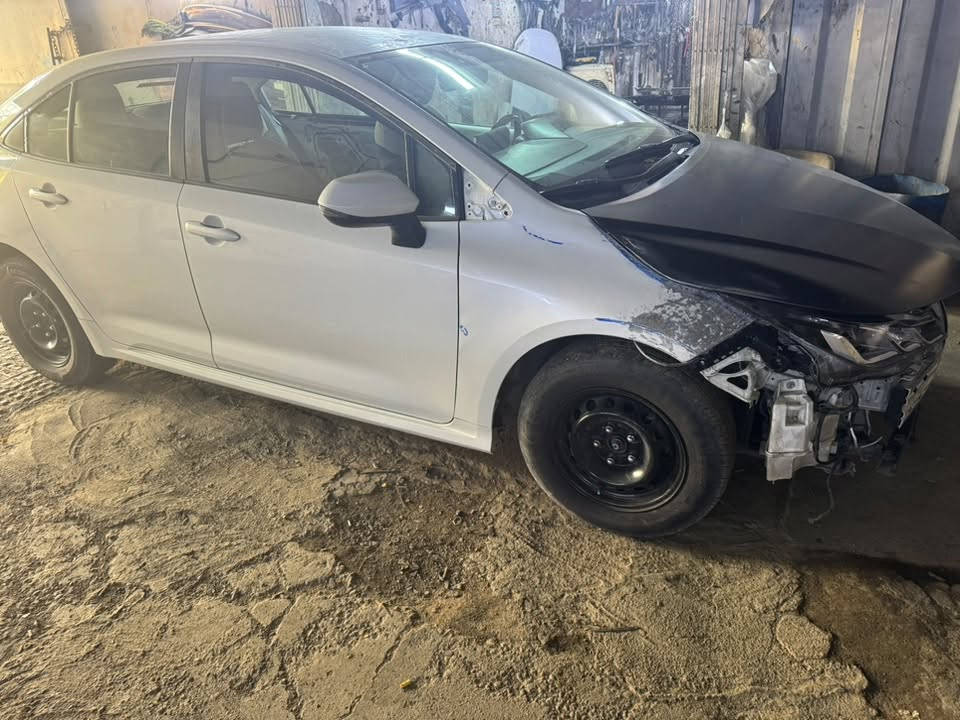 السعر 115$ ..كورلا ساز ياباني اصلي بانزين محرك 1800فول مواصفات عدا الفتحة داخل ابيض حساس خلفي وأمامي رادار اشارة بالمرايه مري شفط تبريد قطعتين تحكم ستيرن جهتين سبورت سابقاً كفاله حاليا ضررهه بنيد تبديل ودعامية والباقي صبغ على كد الحادث السيارة خليجي رقم بغداد للاستفسار 
***********
