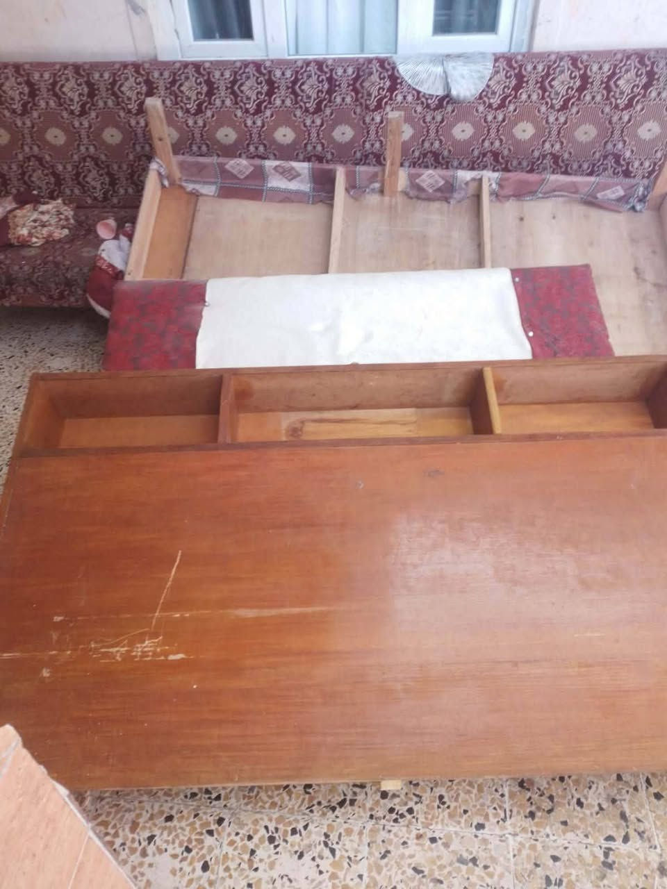 السلام وعليكم اغراض للبيع و القنبات ٣ قطع   للإستفسار ***********موصل الجانب الايمن
