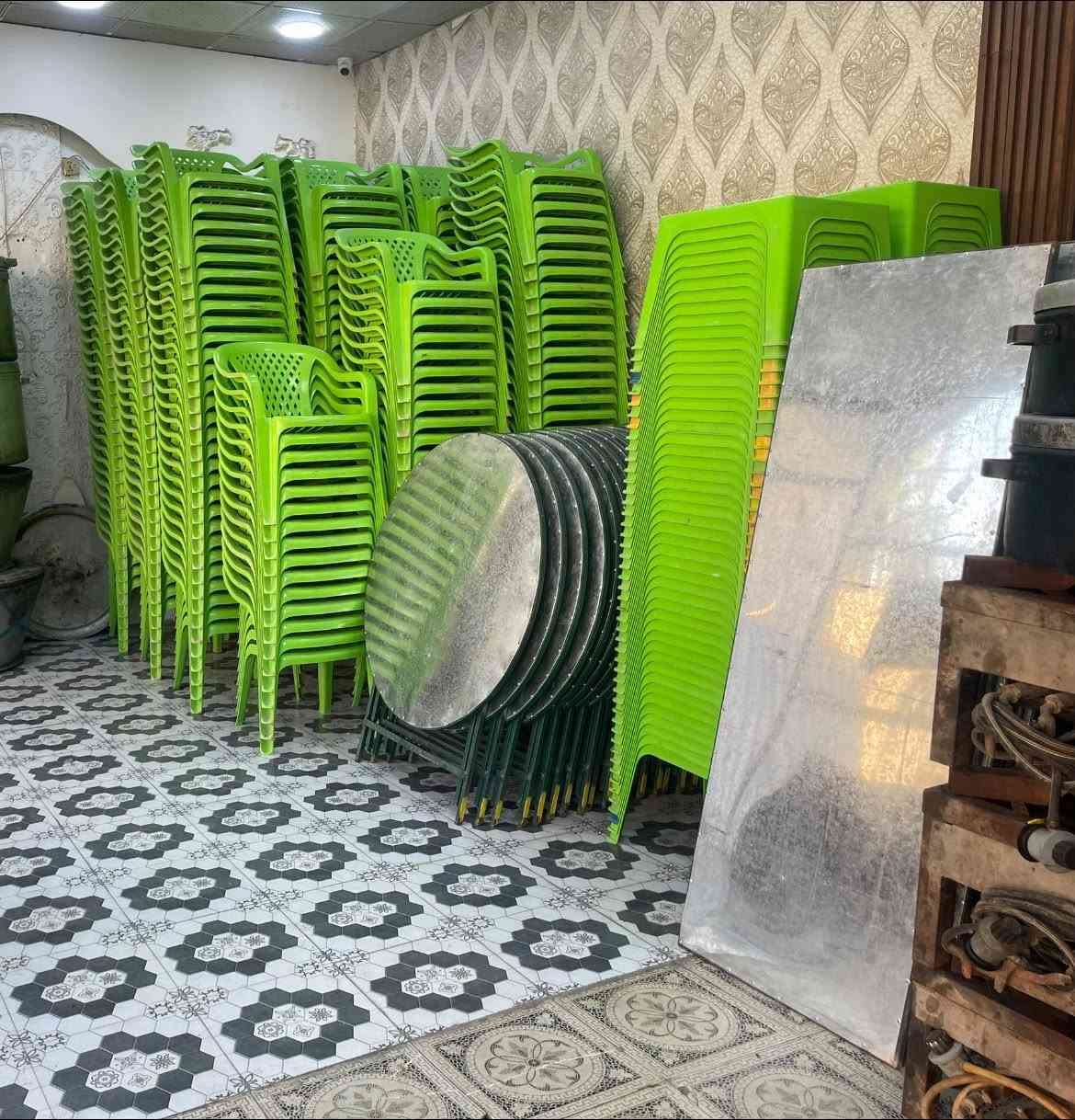 سلام عليكم كراسي الناصر استعمال قليل ونضيفات 340 كرسي و100 طبله
وميوزه حديد دائري حجم 110 العدد 25

وميز مستطيل عدد 15 نضيفات واخو الجديد

المكان كربلاء 

*********** واتساب فقط
