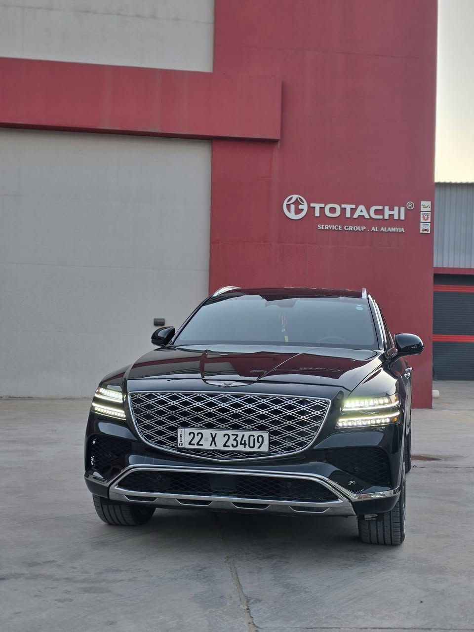 للبيع | Genesis GV80 2025 | 3.5T V6 | Full Option | قمة الفخامة والأدا
الحادث جاملغ الايسر مع شبر البنيد 
ماشيه حاليا 13 الف كيلو متر.  ليس ميل
إذا تبحث عن سيارة SUV فاخرة تجمع بين القوة، التكنولوجيا، والراحة… فهاي هي الخيار المثالي.
السياره عليها تغليف PPF ضمان 10 سنوات 
و السياره مضلل بيها كتاب من المرور بالسنويه 
و السياره بيها سقف روز رايز شغل درجى اولى 
السياره عليها تعريب الشرق الاوسط كل الاوبشنات شغاله السياره  ما ناقصها اي شي فول من كلشي 

✅ موديل: 2025
✅ محرك: 3.5 لتر V6 توين تيربو
✅ ناقل حركة أوتوماتيك 8 سرعات
✅ نظام دفع رباعي AWD
✅ فل أوبشن (أعلى فئة)

🔹 أهم المواصفات:
• شاشة بانورامية كبيرة للنظام الترفيهي
• عدادات رقمية كاملة
• شاشة عرض على الزجاج الأمامي (Head-Up Display)
• كاميرات 360° عالية الدقة 
ناضور ليلي نهاري
• حساسات أمامية وخلفية
• رادار أمامي مع مثبت سرعة ذكي
• نظام المحافظة على المسار والتنبيه عند الخروج عنه
• مراقبة النقطة العمياء مع عرضها على شاشة العدادات
• فرملة طوارئ أوتوماتيكية
• مساعد القيادة على الطرق السريعة
• نظام الاصطفاف الذكي (Smart Parking Assist)
• بصمتين وبصمة تشغيل وبصمة للأبواب
• تشغيل عن بُعد
• فتحة سقف بانورامية
• مقاعد جلد فاخر كهربائية مع الذاكرة
• تبريد وتدفئة للمقاعد الأمامية، وتدفئة للمقاعد الخلفية
• تدليك مساج  للمقاعد الأمامية (حسب التجهيز)
• تكييف أوتوماتيك ثلاثي المناطق
• شحن لاسلكي للهاتف
• نظام صوت فاخر
• Apple CarPlay وAndroid Auto
• إضاءة داخلية محيطية متعددة الألوان
• إضاءة LED أمامية وخلفية
• باب خلفي كهربائي مع فتح ذكي
• جنوط ألمنيوم رياضية قياس كبير 22 
• زجاج عازل للحرارة والضوضاء

💎 سيارة فخمة بكل معنى الكلمة، تجمع بين التصميم الراقي، الأداء الرياضي، وأحدث تقنيات السلامة والراحة.

 للاستفسار  يرجى التواصل على الرقم
 ***********
