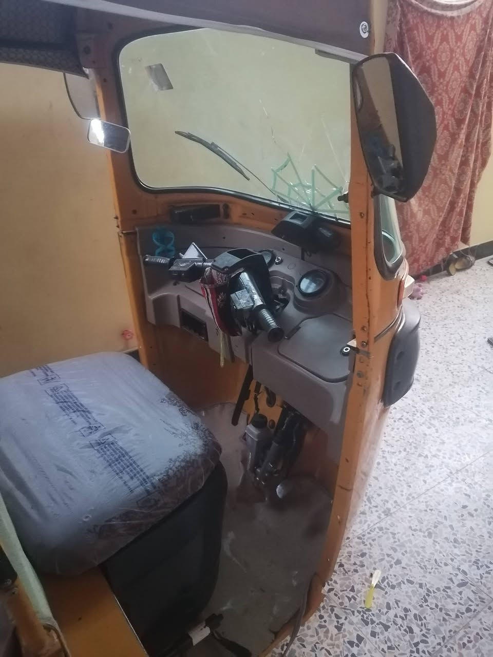 تكتك ٢٠١٩ بشهر ١٢ مصبوغه صبغ عام معمره تعمير كامل مبدله الكاعيه الاماميه تخم تاير دوشمه كهربائيات كلها كامله مكمله وبسمي مابيها اي نقص والسعر ٦ وبيها مجال بسيط رقم ***********
