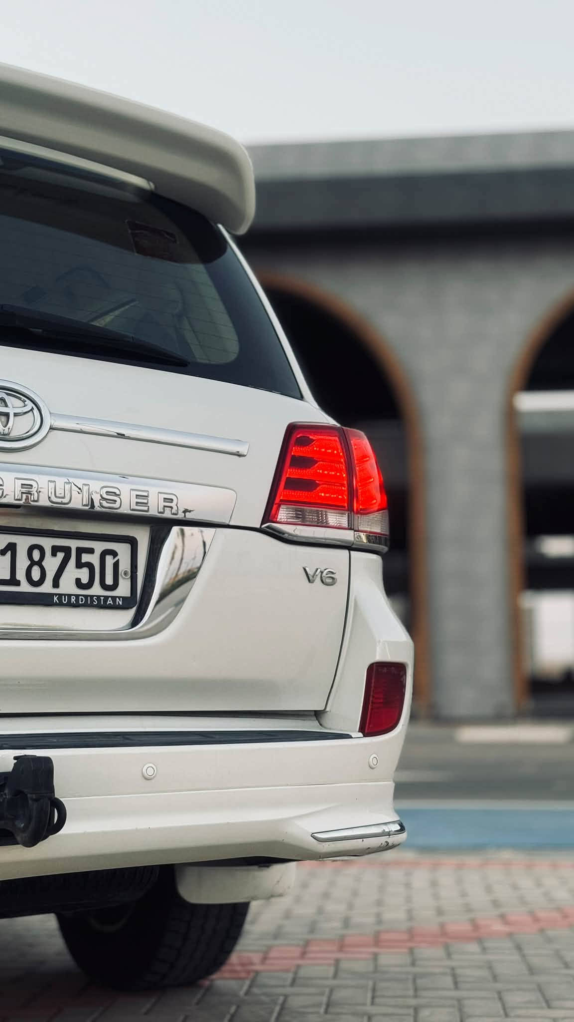 Land Cruiser GXR 2012 
.
سیارە ماشیە ١٨٥ الف کم حقیقي.
.
بدون صبغ بدون ضربە سیارە 
.
سعودی بریم .
.
سیارە گیر و محرک بشرط ما مفتوح .
.
سعرە ٣٥٥ ورقە و مجال بسیط 
.
***********
