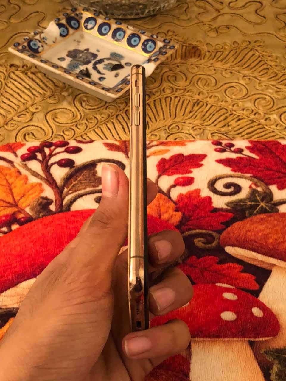 للبيع جهاز iPhone XS بحالة شغال وبسعر اقتصادي مناسب للاستخدام اليومي أو كجهاز ثاني.
المواصفات والحالة:
 الذاكرة: 64 جيجابايت.
 البطارية: مستبدلة جديدة.
 Face ID: متوقف (لا يعمل).
 الظهر: فيه كسر (واضح بالصور).
 الحالة العامة: الجهاز شغال ونازل منه كل شيء تمام.
💰 السعر: 90,000 دينار عراقي.
📍 المكان: بغداد - زيونة.
🚫 التوصيل: لا يوجد توصيل (استلام مباشر من المكان).
للتواصل والاستفسار، يرجى المراسلة على الخاص

نص مكتوب في الصور:
- ٨:٤٤
- رجوع
- حول
- الاسم
- إصدار iOS
- اسم الطراز
- رقم الطراز
- الرقم التسلسلي
- < iPhone ❤️
- < 18.7.10
- iPhone Xs
- MTAJ2LL/A
- G0NCM643KPFR
- انتهت صلاحية التغطية
- الأغاني
- الفيديوهات
- الصور
- التطبيقات
- السعة
- متوفرة
- ٣٦
- ٨٢
- ٢٦
- ٦٤ غ.ب.
- ٣٠,١ غ.ب.
- ٨:٤٤ الإعدادات خلوي متوقف البطارية عام تسهيلات الاستخدام الاستعداد البحث الشاشة الرئيسية ومكتبة التطبيقات الكاميرا خلفية الشاشة شاشة العرض والإضاءة مركز التحكم Siri الإشعارات الأصوات والحس اللمسي التركيز
- البطارية
- حالة البطارية والشحن
- رسالة مهمة حول البطارية
- غير قادر على التحقق من أن هذا ال iPhone يحتوي على بطارية أصلية من Apple. قد لا تكون التفاصيل الواردة من هذه البطارية دقيقة.
- لمعرفة المزيد
- الحد الأقصى للقدرة
- %١٠٠
- هذا قياس لقدرة البطارية مقارنة بقدرتها عندما كانت جديدة. قد تتسبب القدرة المنخفضة بتقليل ساعات الاستخدام بين عملية الشحن والأخرى.
- أقصى قدرة للأداء
- ال iPhone غير قادر على تحديد عمر البطارية.
- شحن البطارية المحسن
- للحد من استنزاف عمر البطارية، يتعلم ال iPhone من عادات الشحن اليومية، بحيث ينتظر ولا يتجاوز ٨٠٪ حتى يحين موعد حاجتك إلى استخدامه.
- حول القطع والخدمة تجمع Apple سجل تاريخ القطع والخدمة، ويعرض السجل معلومات عن هذا الـ iPhone وحالته وتفاصيل إصلاحه. معرفة المزيد... سجل تاريخ الخدمة البطارية بصمة الوجه غير معروف مشكلة