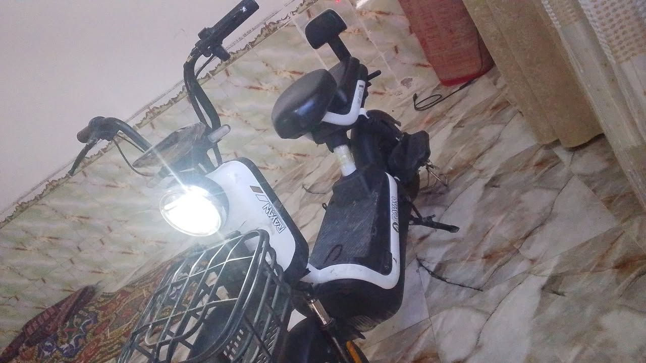 اتسلام عليكم دراجه البيع دراجه نضيفه وسريعه كهربائيات كلها شقاله سدخدام قليل السعر 290 الهاتف ***********                         واتساب فيس متواجد
