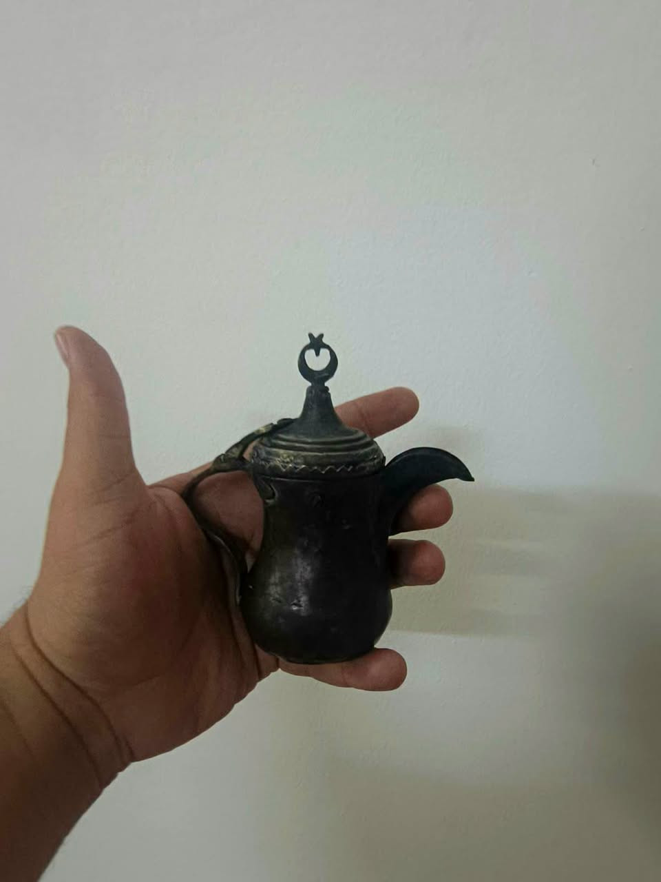 السلام عليكم ورحمه الله وبركاته 🦋🇮🇶🦋 من أصغر واندر الدلال البغداديه عمل بغداد قياس 10سنتم للاستفسار خاص او الاتصال على الرقم التالي ***********...اخوكم كرار الشيخ
