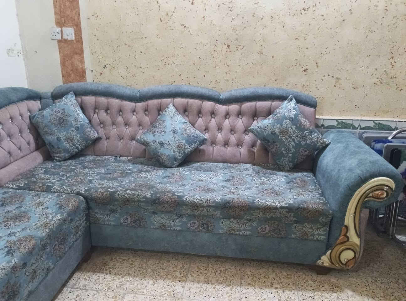السلام عليكم يتوفر ديوان 17متر للبيع للاستفسار الاتصال على الرقم ***********
